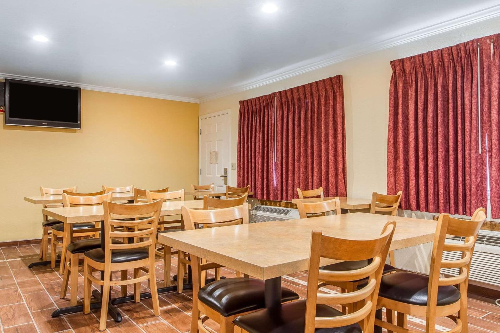 Quality Inn & Suites Gilroy gallery photo in Gilroy, CA — image 20