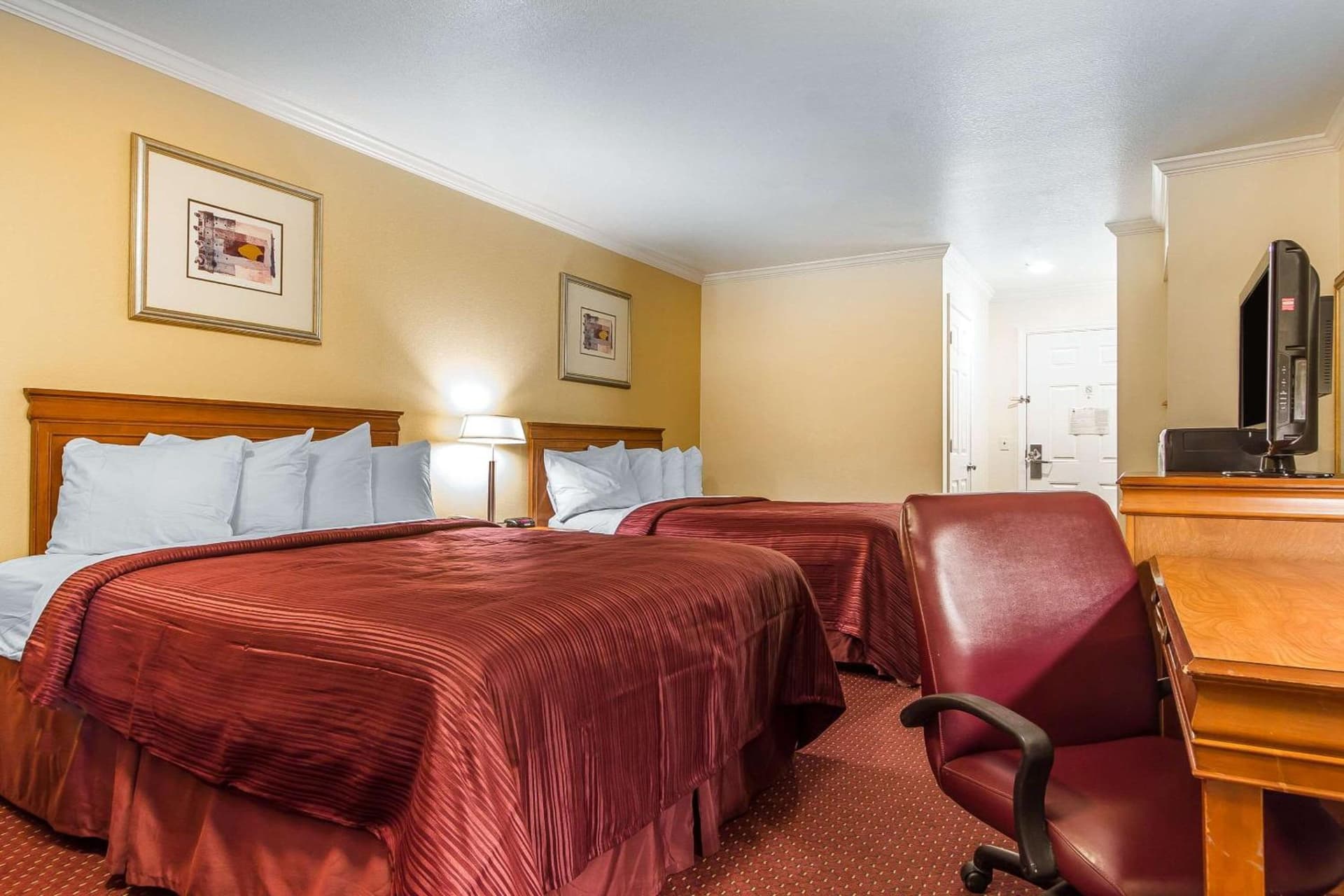 Quality Inn & Suites Gilroy property views in Gilroy, CA — gallery photo 3