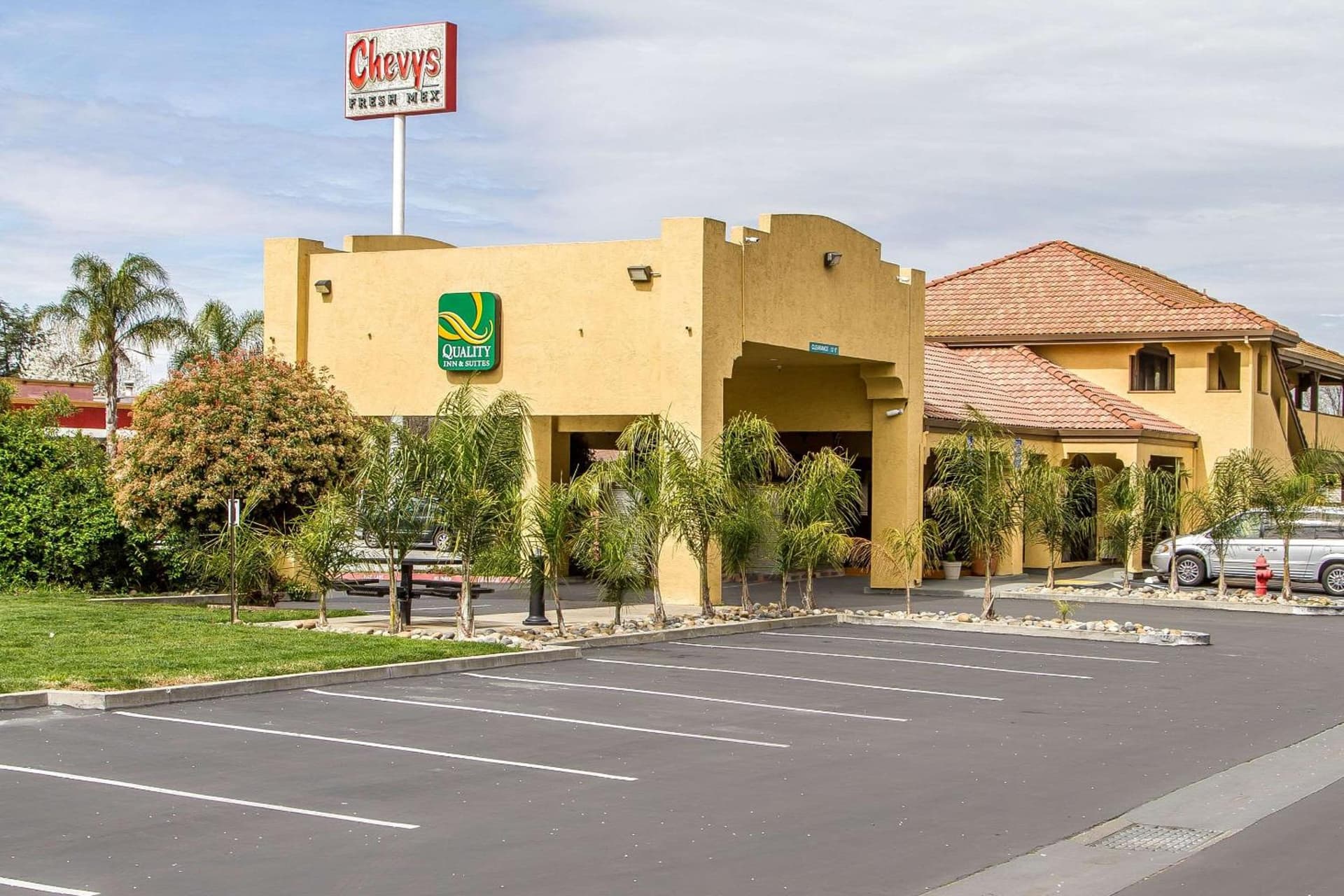 Quality Inn & Suites Gilroy interior in Gilroy, CA — gallery photo 2