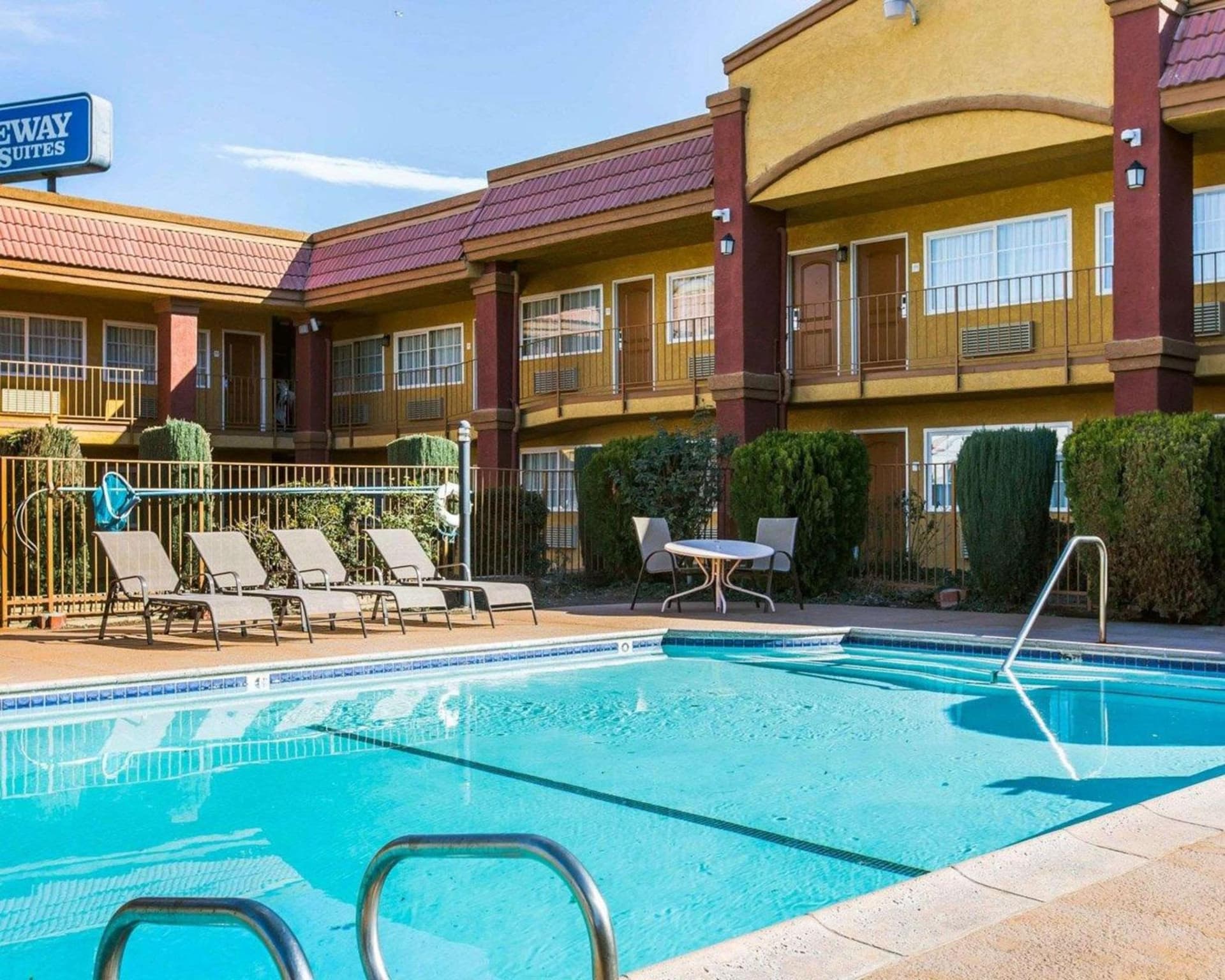 Rodeway Inn & Suites Corona gallery photo in Corona, CA — image 13