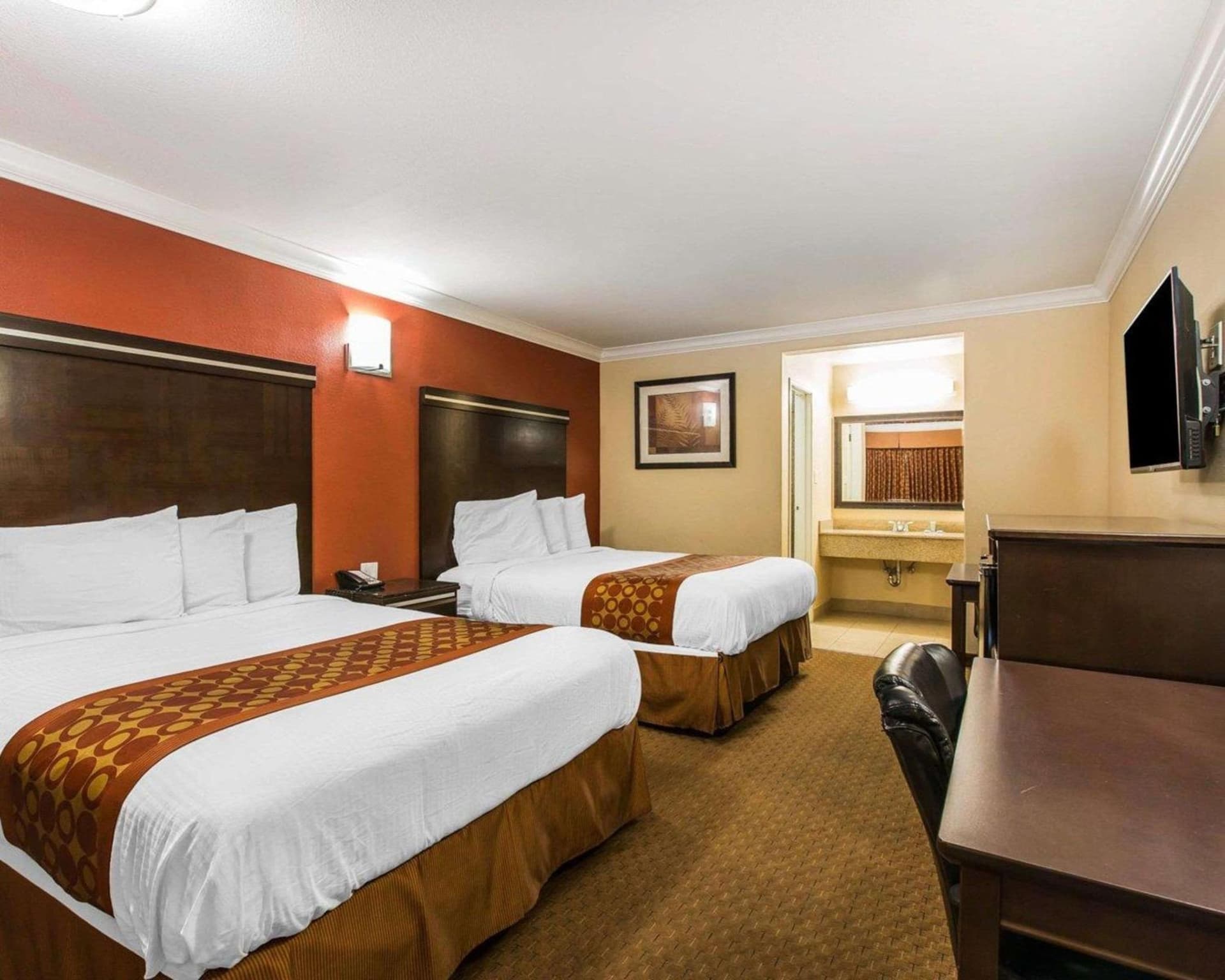 Rodeway Inn & Suites Corona gallery photo in Corona, CA — image 11