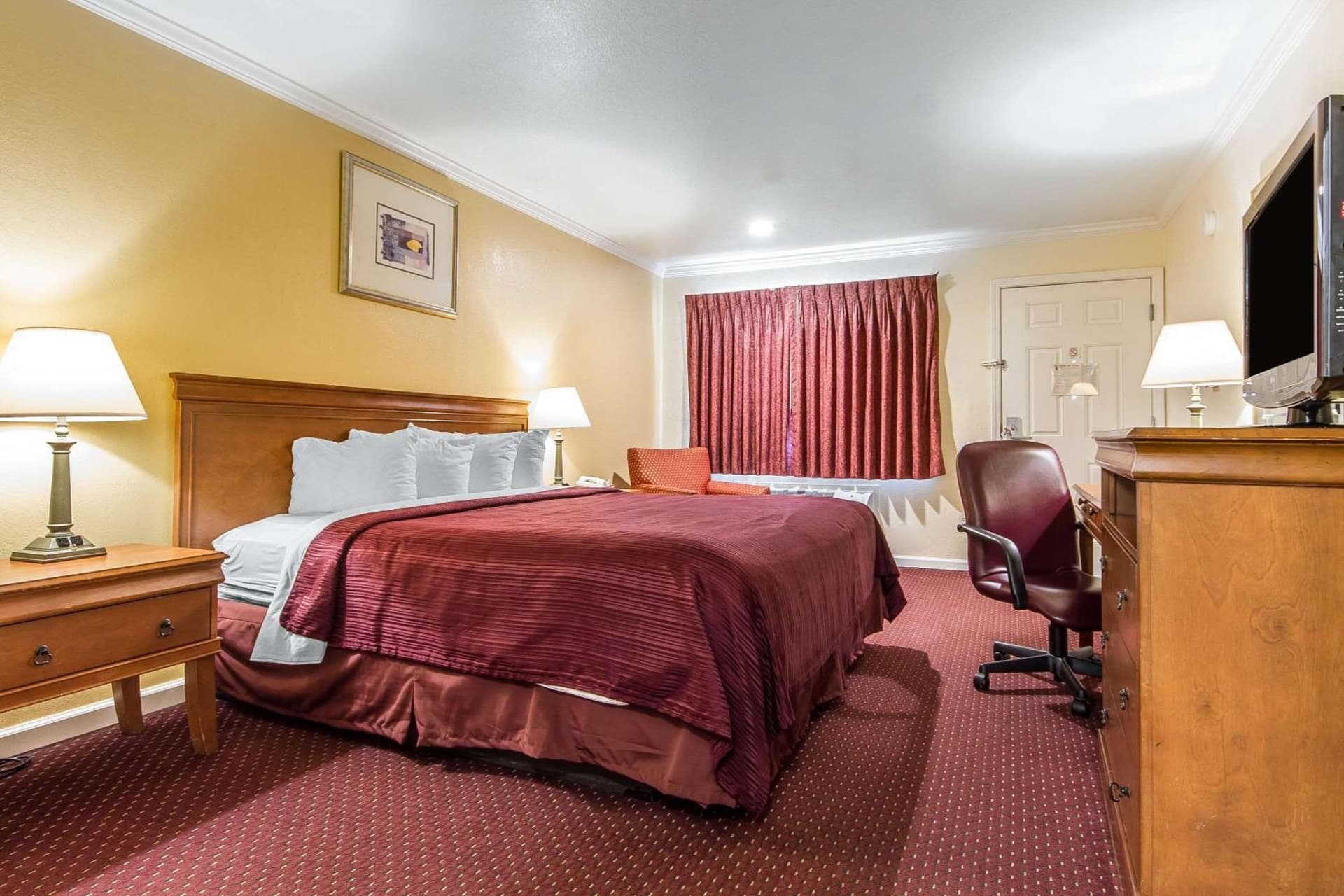 Quality Inn & Suites Gilroy interior in Gilroy, CA — gallery photo 2