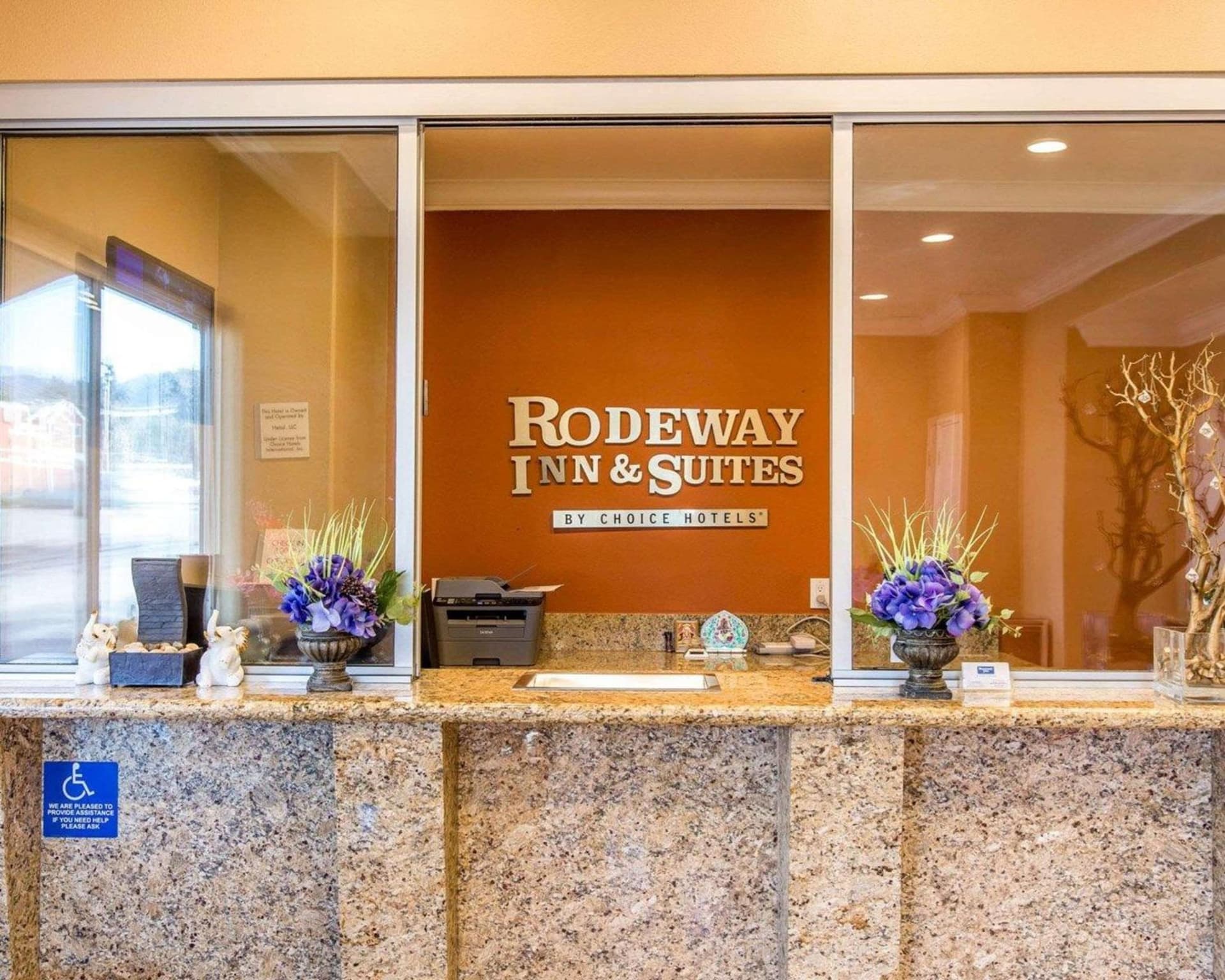 Rodeway Inn & Suites Corona gallery photo in Corona, CA — image 30