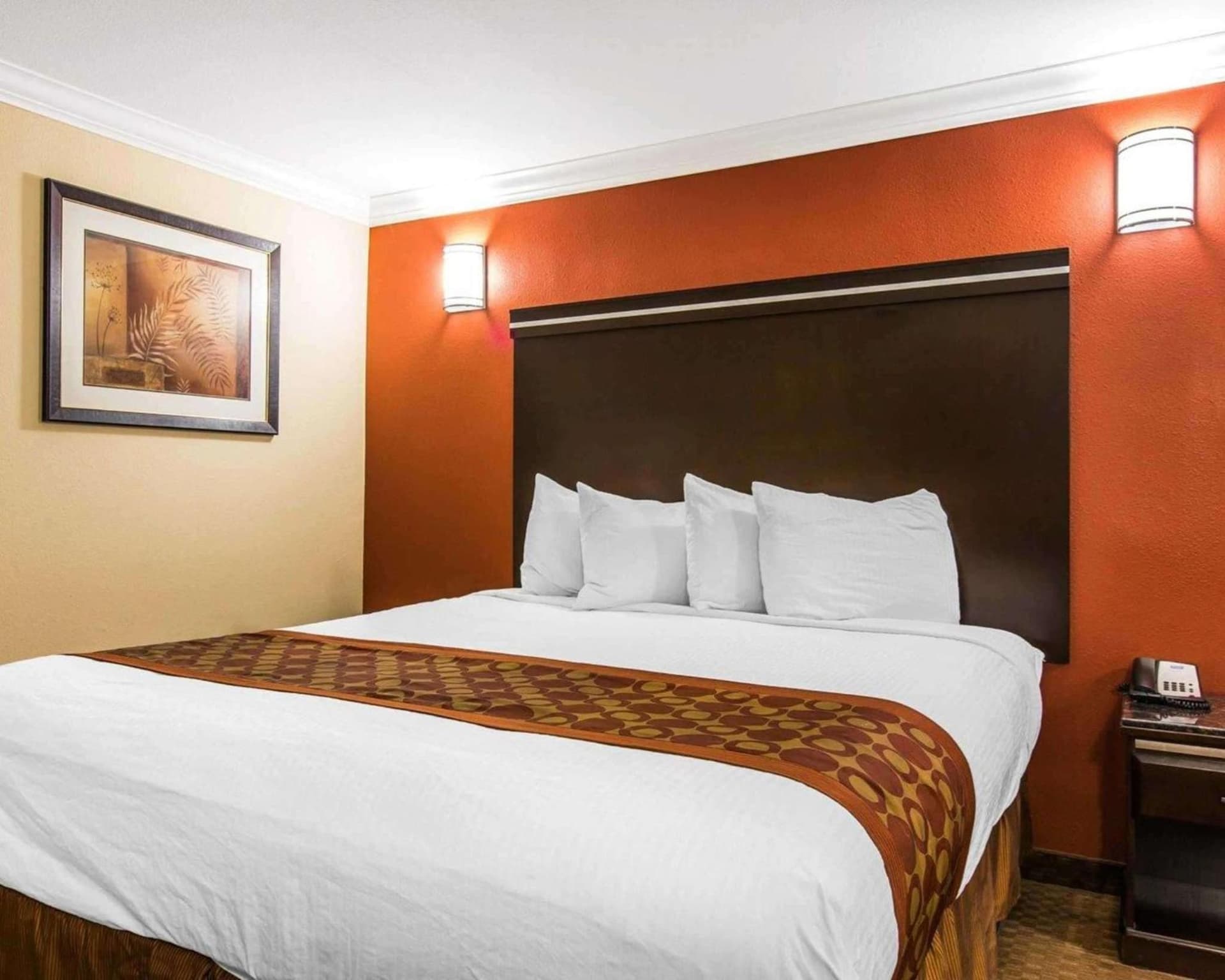 Rodeway Inn & Suites Corona gallery photo in Corona, CA — image 34