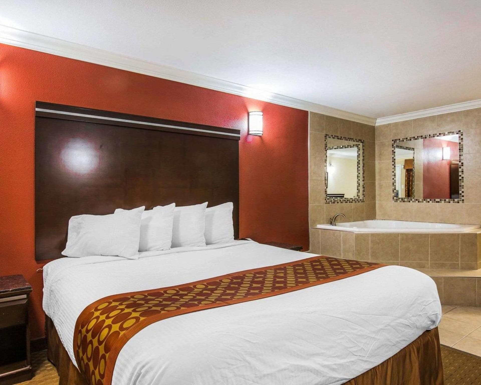 Rodeway Inn & Suites Corona gallery photo in Corona, CA — image 32