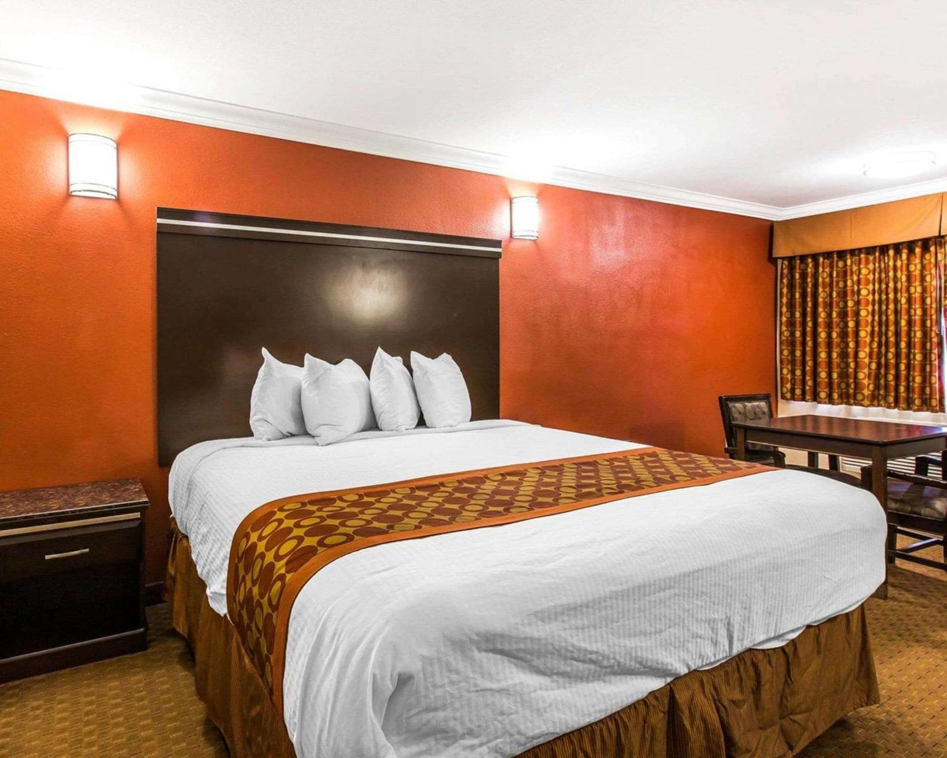 Rodeway Inn & Suites Corona gallery photo in Corona, CA — image 10