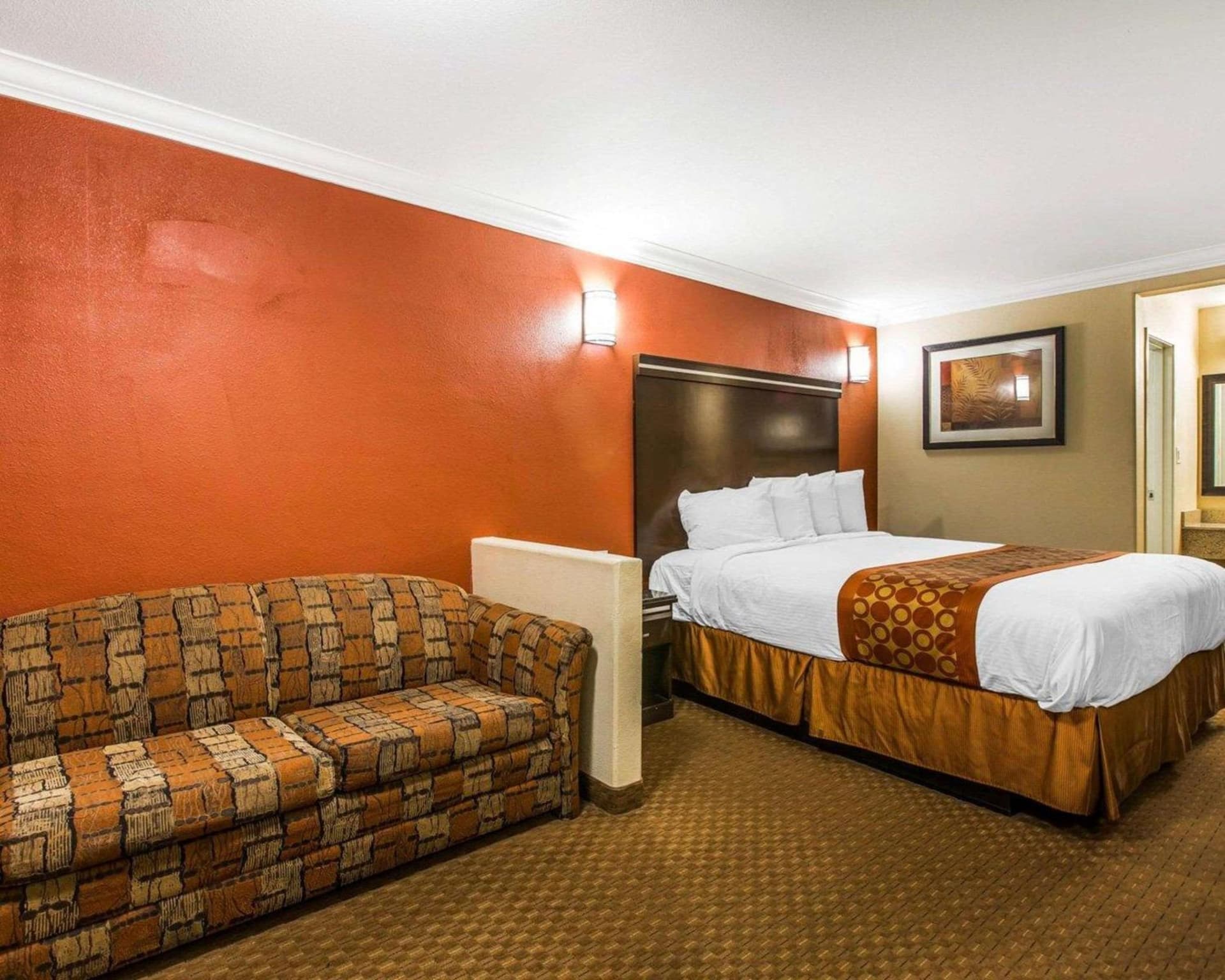 Rodeway Inn & Suites Corona gallery photo in Corona, CA — image 21