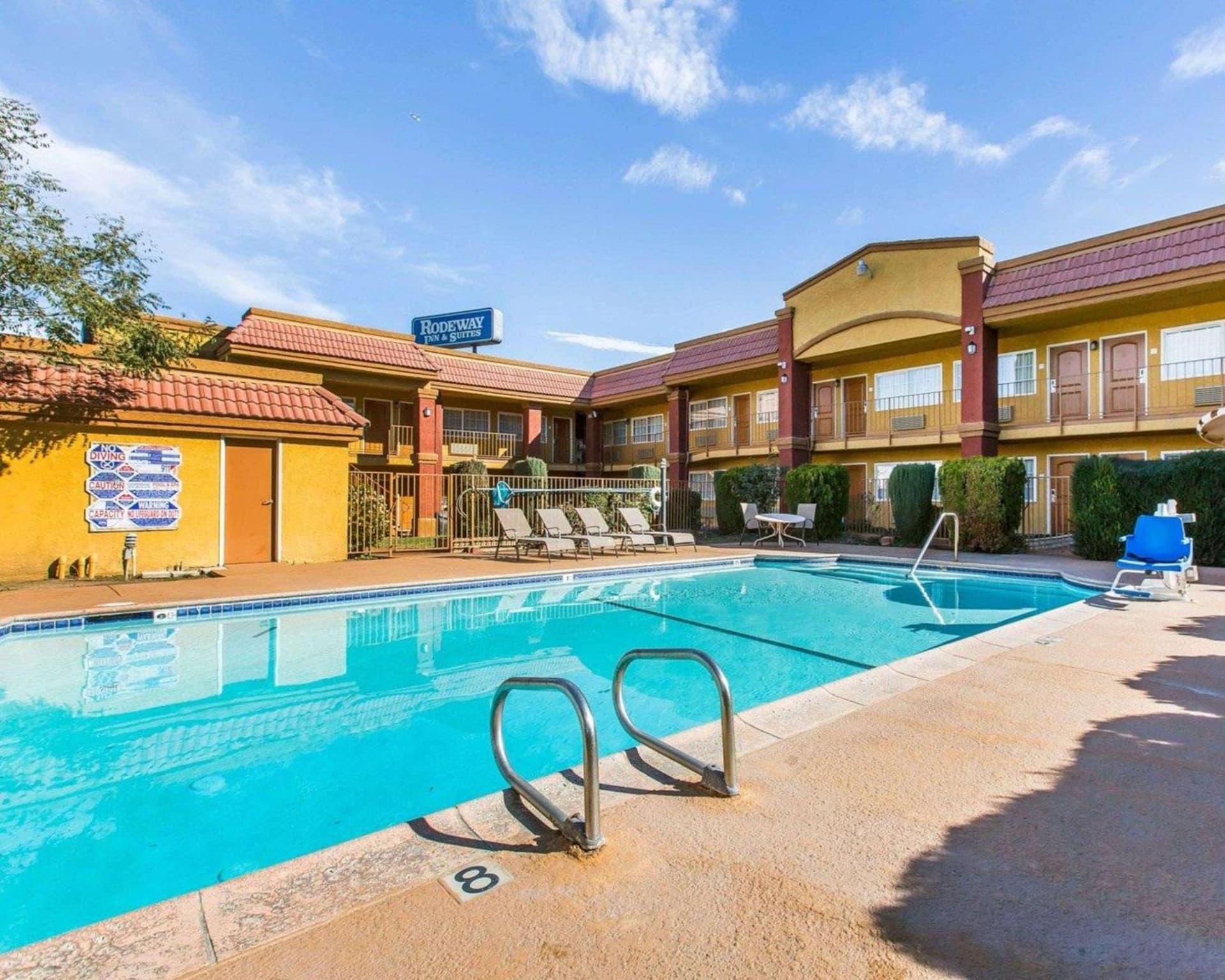 Rodeway Inn & Suites Corona gallery photo in Corona, CA — image 25