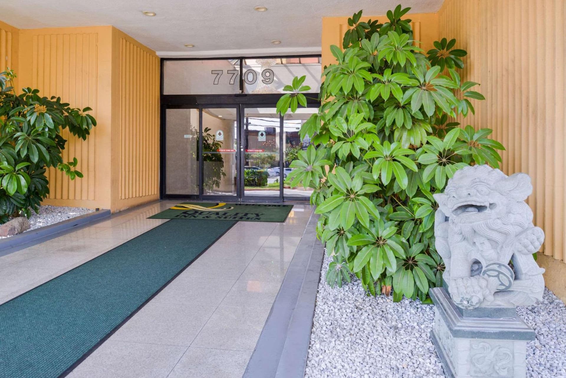 Quality Inn & Suites Montebello - Los Angeles property views in Montebello, CA — gallery photo 3