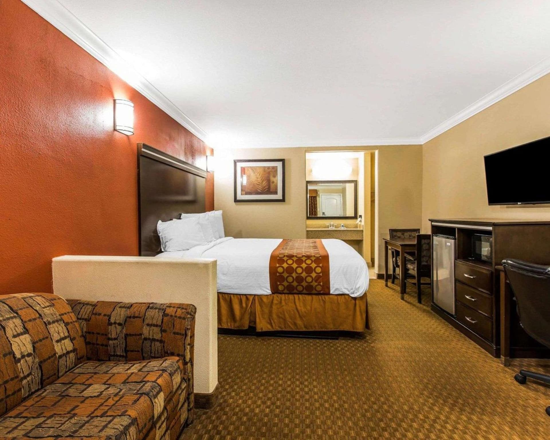 Rodeway Inn & Suites Corona gallery photo in Corona, CA — image 19