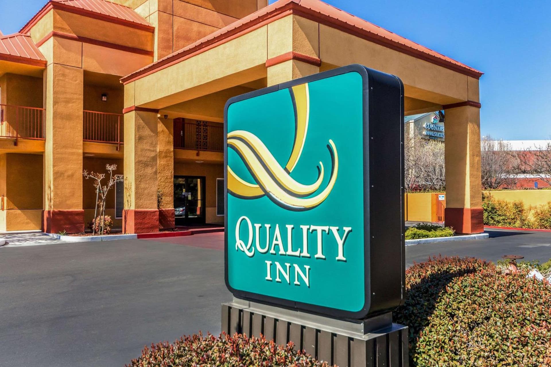 Quality Inn Fresno Near University interior in Fresno, CA — gallery photo 2