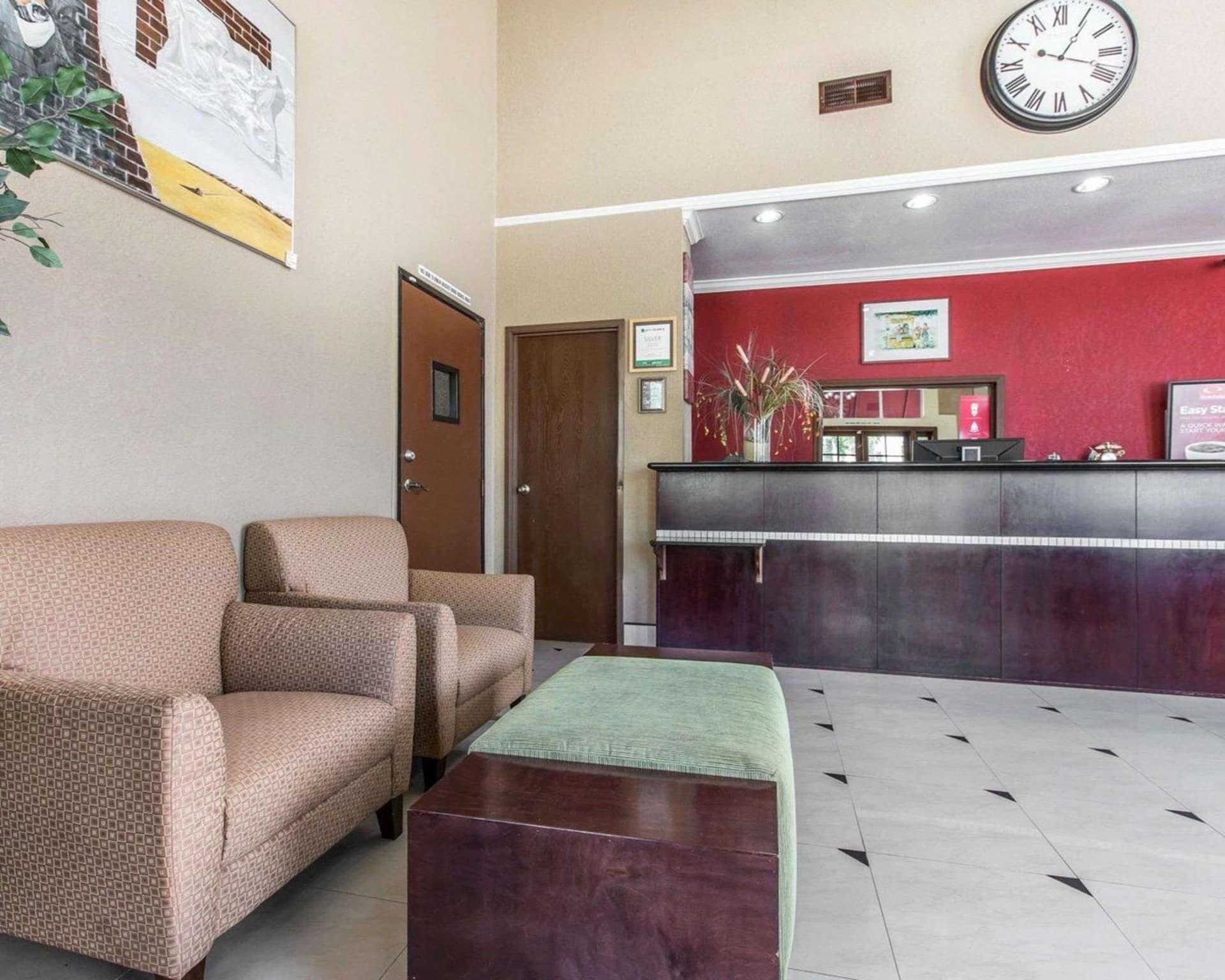 Econo Lodge Inn & Suites Fallbrook Downtown property views in Fallbrook, CA — gallery photo 3