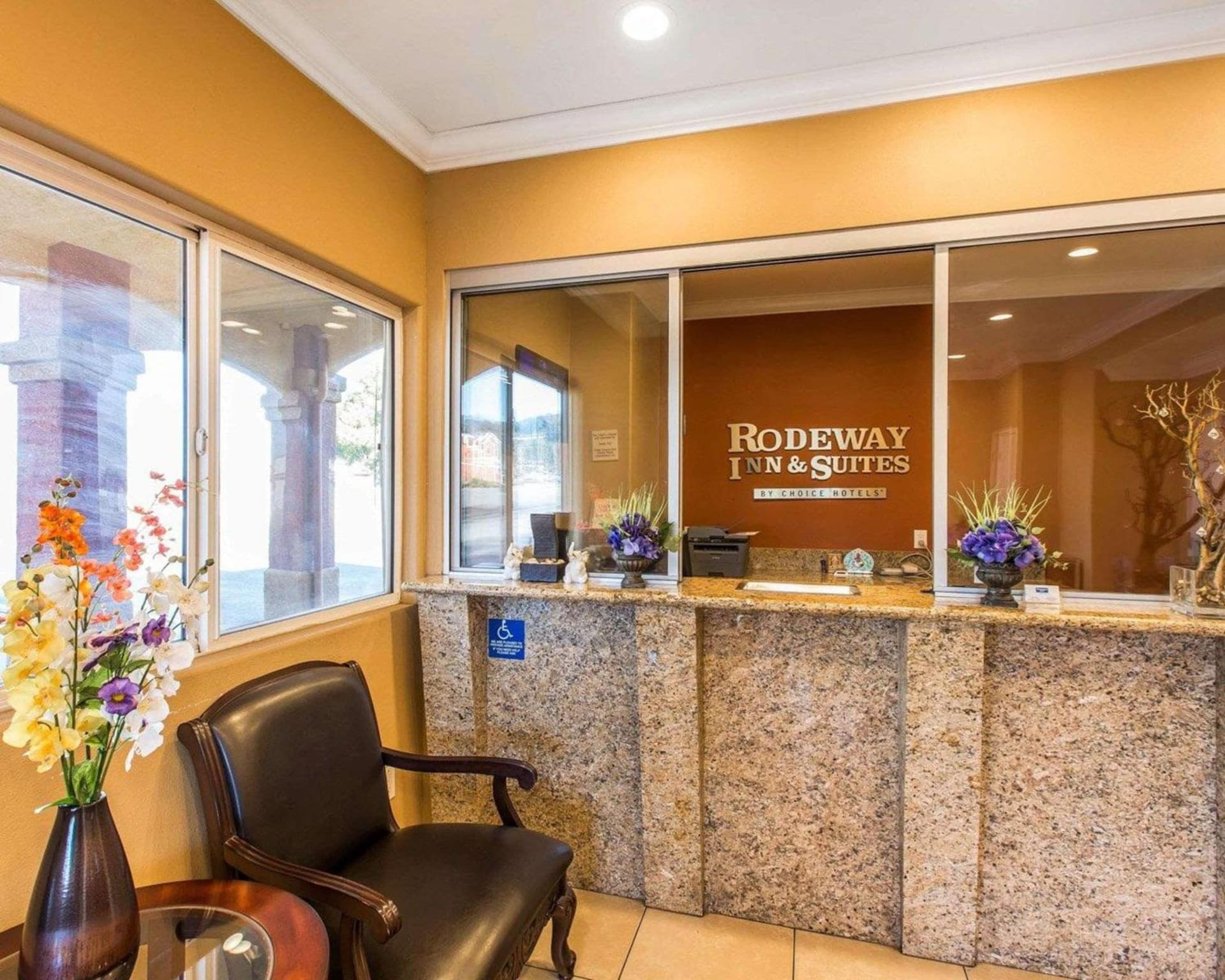 Rodeway Inn & Suites Corona gallery photo in Corona, CA — image 8