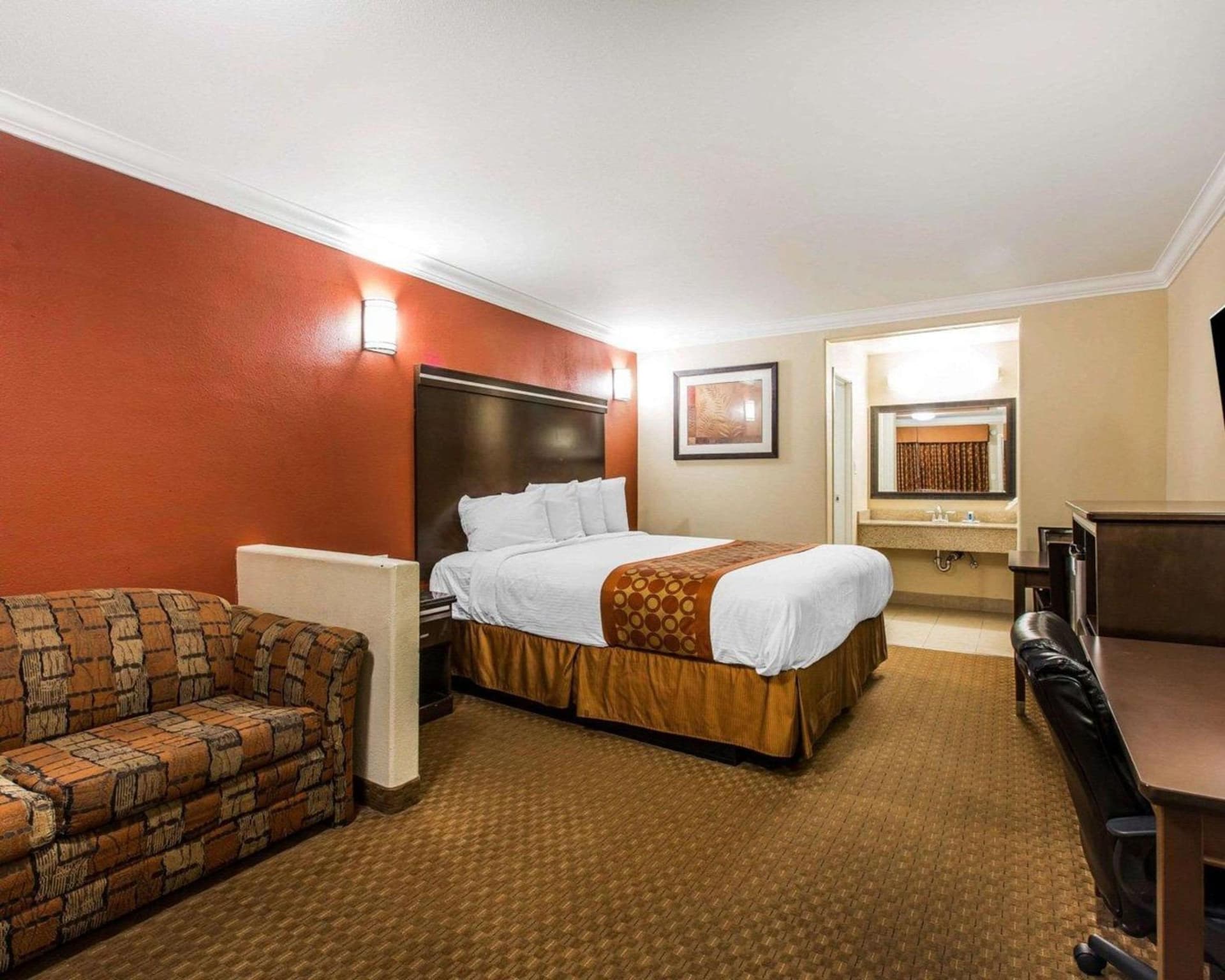 Rodeway Inn & Suites Corona gallery photo in Corona, CA — image 28