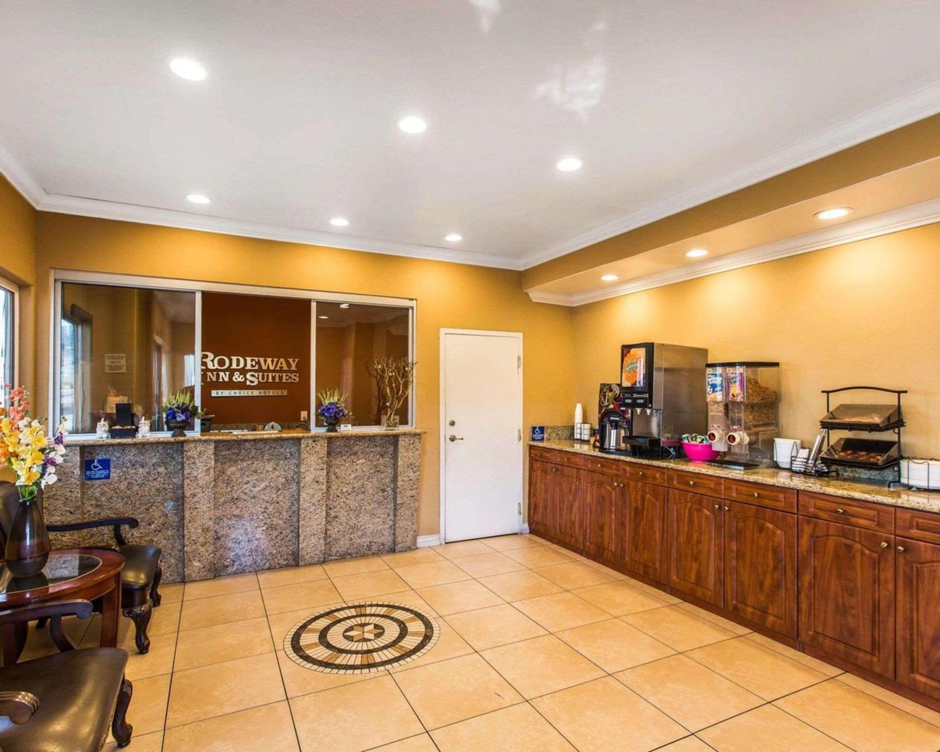 Rodeway Inn & Suites Corona gallery photo in Corona, CA — image 16