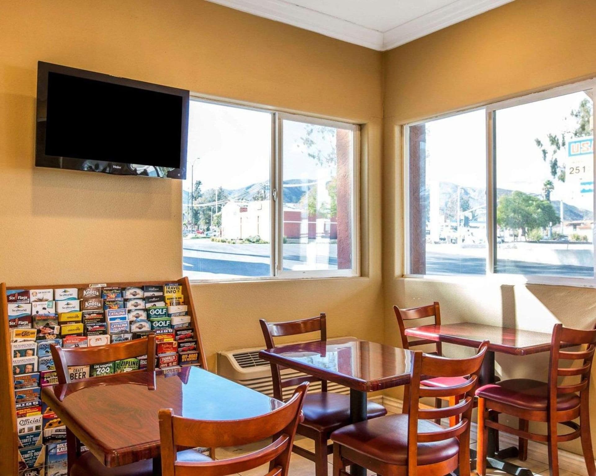 Rodeway Inn & Suites Corona gallery photo in Corona, CA — image 22