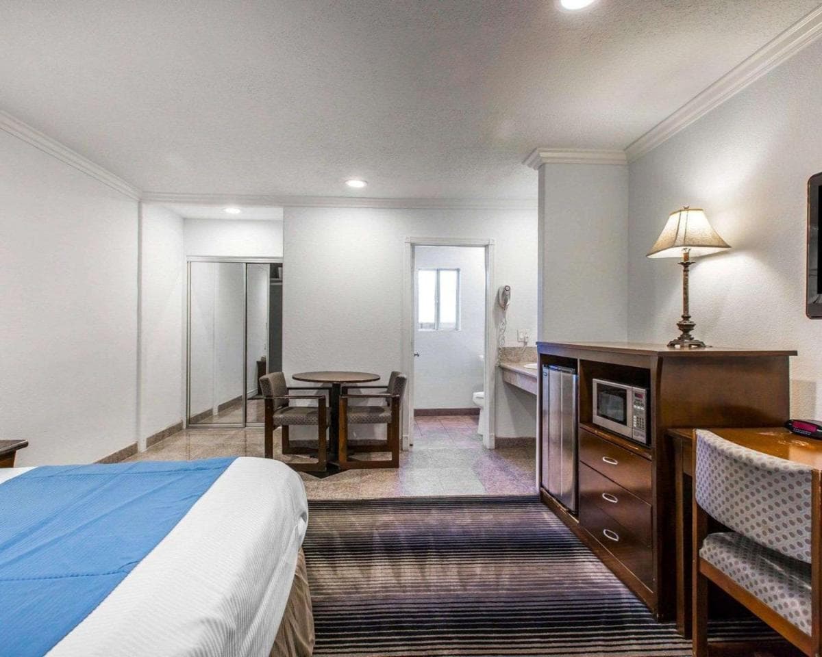 Rodeway Inn & Suites Pacific Coast Highway interior in Harbor City, CA — gallery photo 2