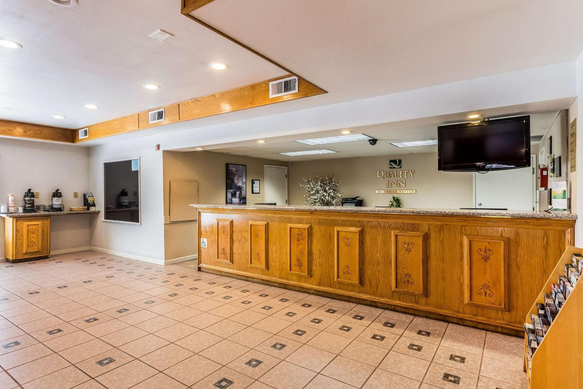 Quality Inn Fresno Near University property views in Fresno, CA — gallery photo 3