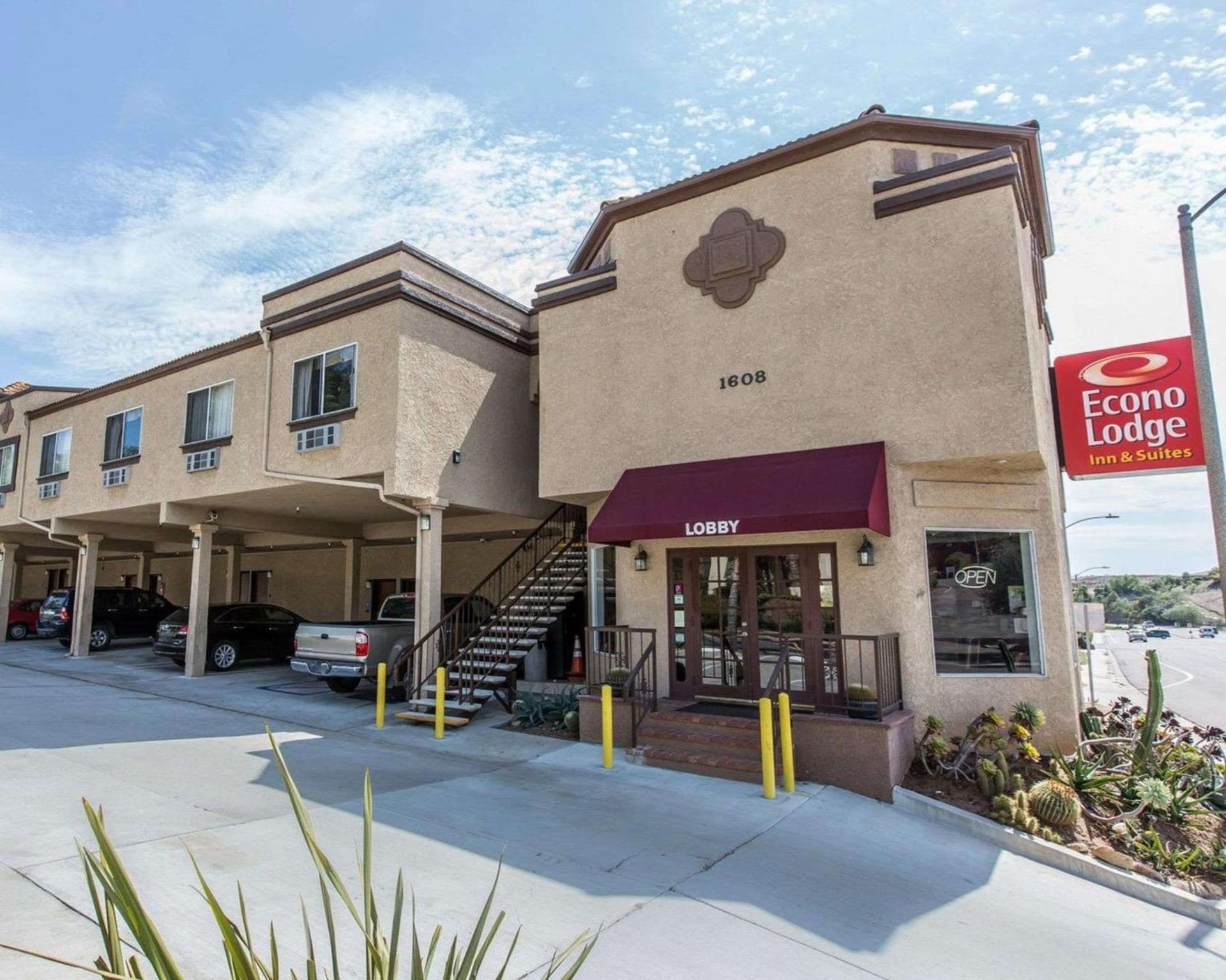 Econo Lodge Inn & Suites Fallbrook Downtown interior in Fallbrook, CA — gallery photo 2