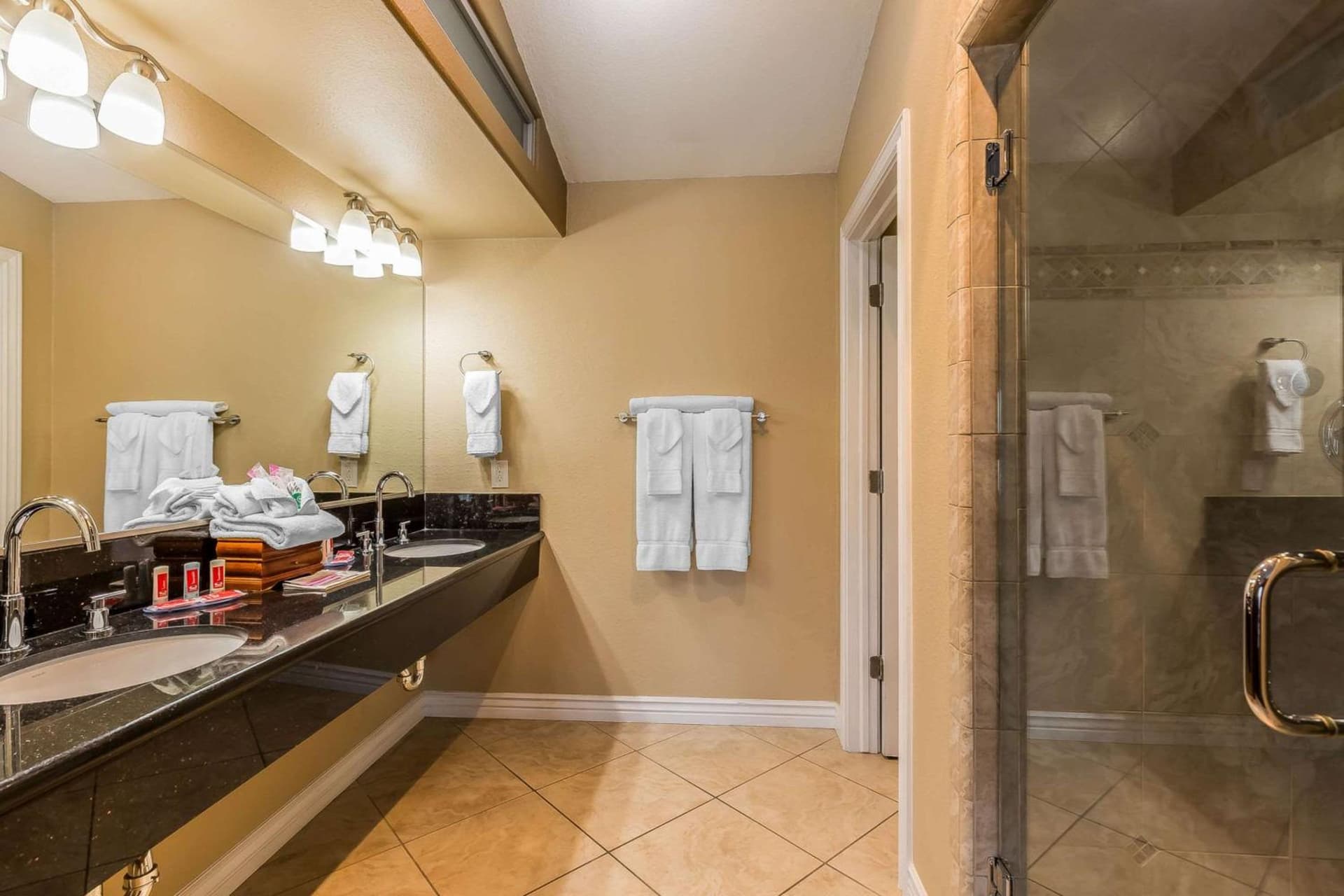 Econo Lodge Lake Elsinore Casino gallery photo in Lake Elsinore, CA — image 8