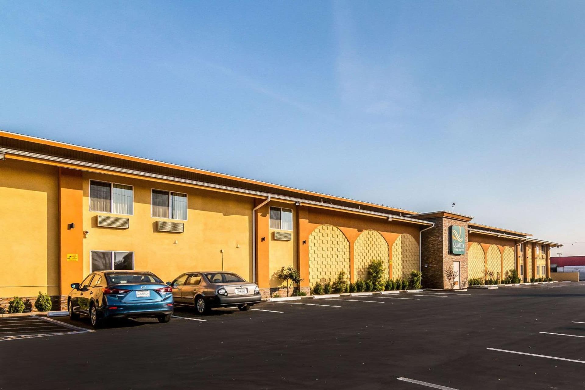 Quality Inn & Suites near Downtown Bakersfield property views in Bakersfield, CA — gallery photo 3