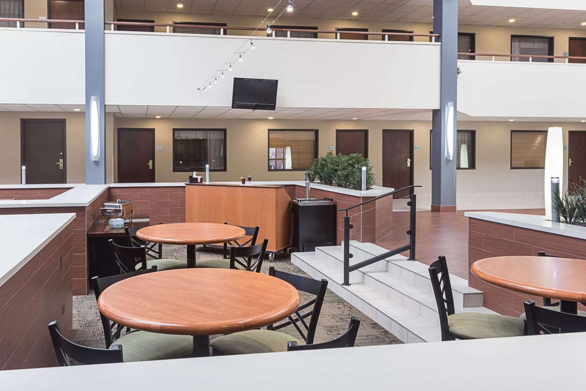 Quality Suites Lansing West gallery photo in Lansing, MI — image 28