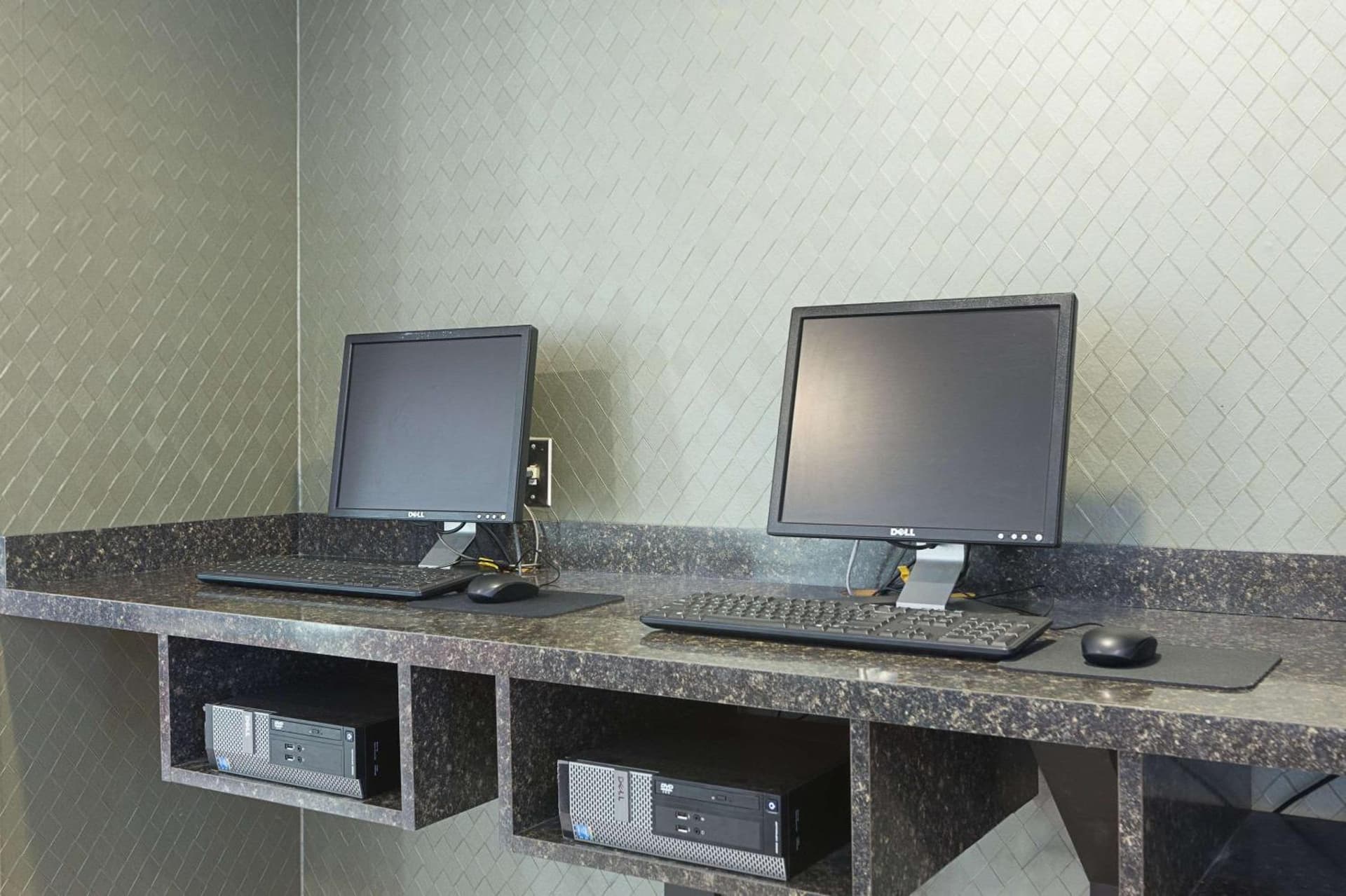 Quality Suites Lansing West gallery photo in Lansing, MI — image 6