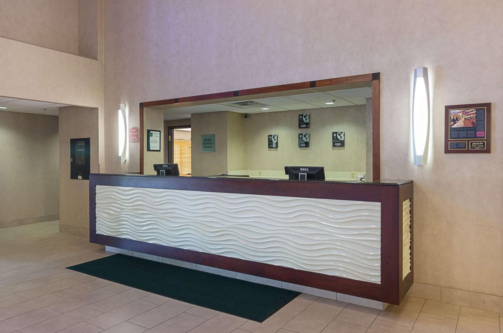 Quality Suites Lansing West gallery photo in Lansing, MI — image 13