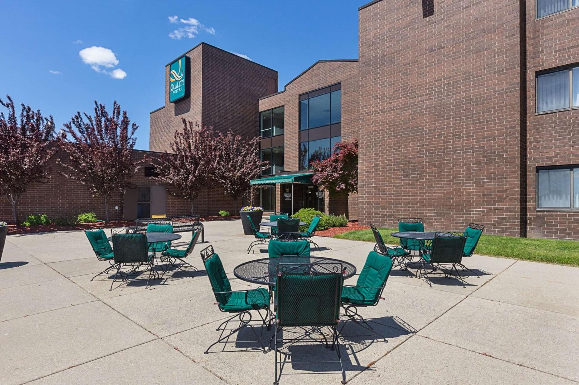 Quality Suites Lansing West gallery photo in Lansing, MI — image 8