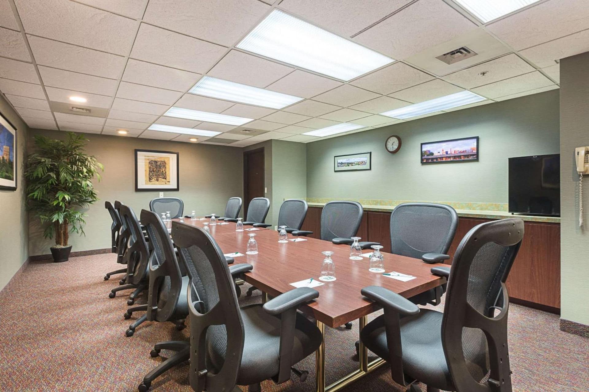Quality Suites Lansing West gallery photo in Lansing, MI — image 26