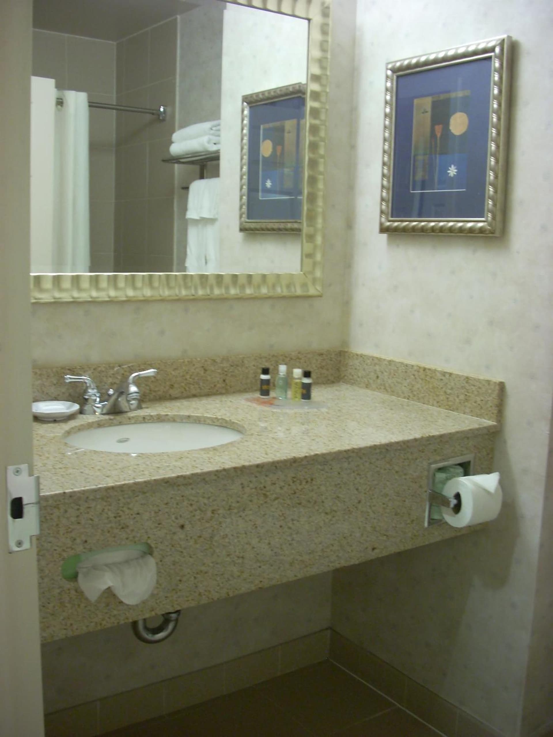 Marco LaGuardia Hotel & Suites property views in Queens, NY — gallery photo 3