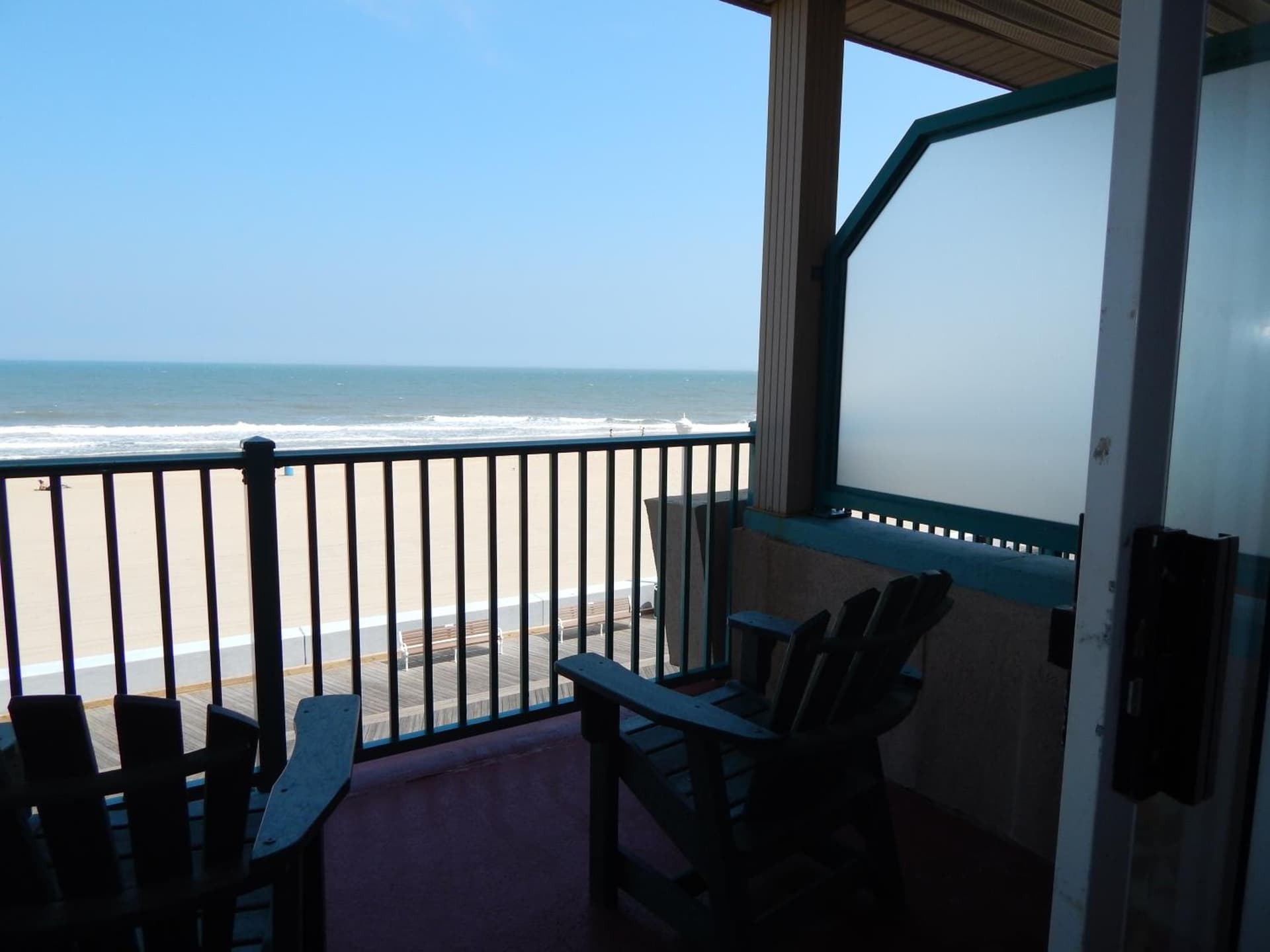 Days Inn by Wyndham Ocean City Oceanfront gallery photo in Ocean City, MD — image 18