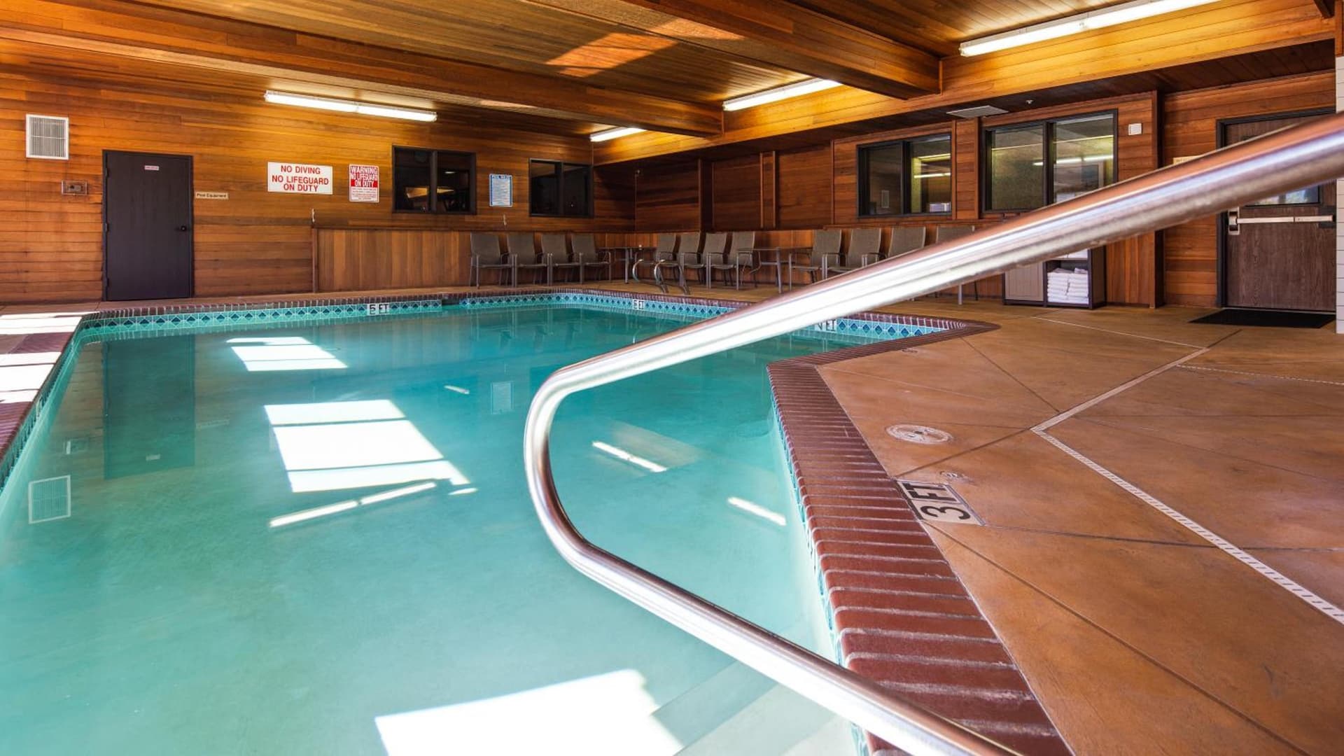 Best Western Cascade Inn & Suites interior in Troutdale, OR — gallery photo 2