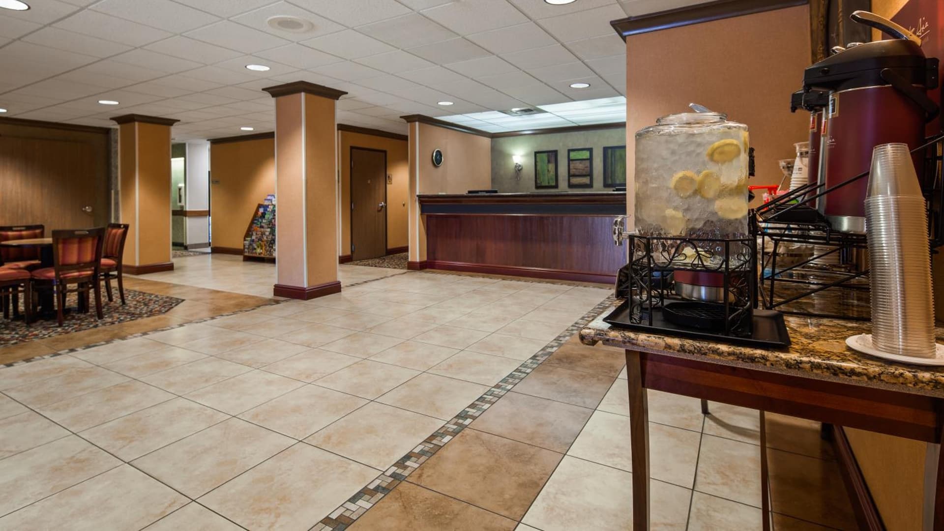 Best Western Cascade Inn & Suites gallery photo in Troutdale, OR — image 10