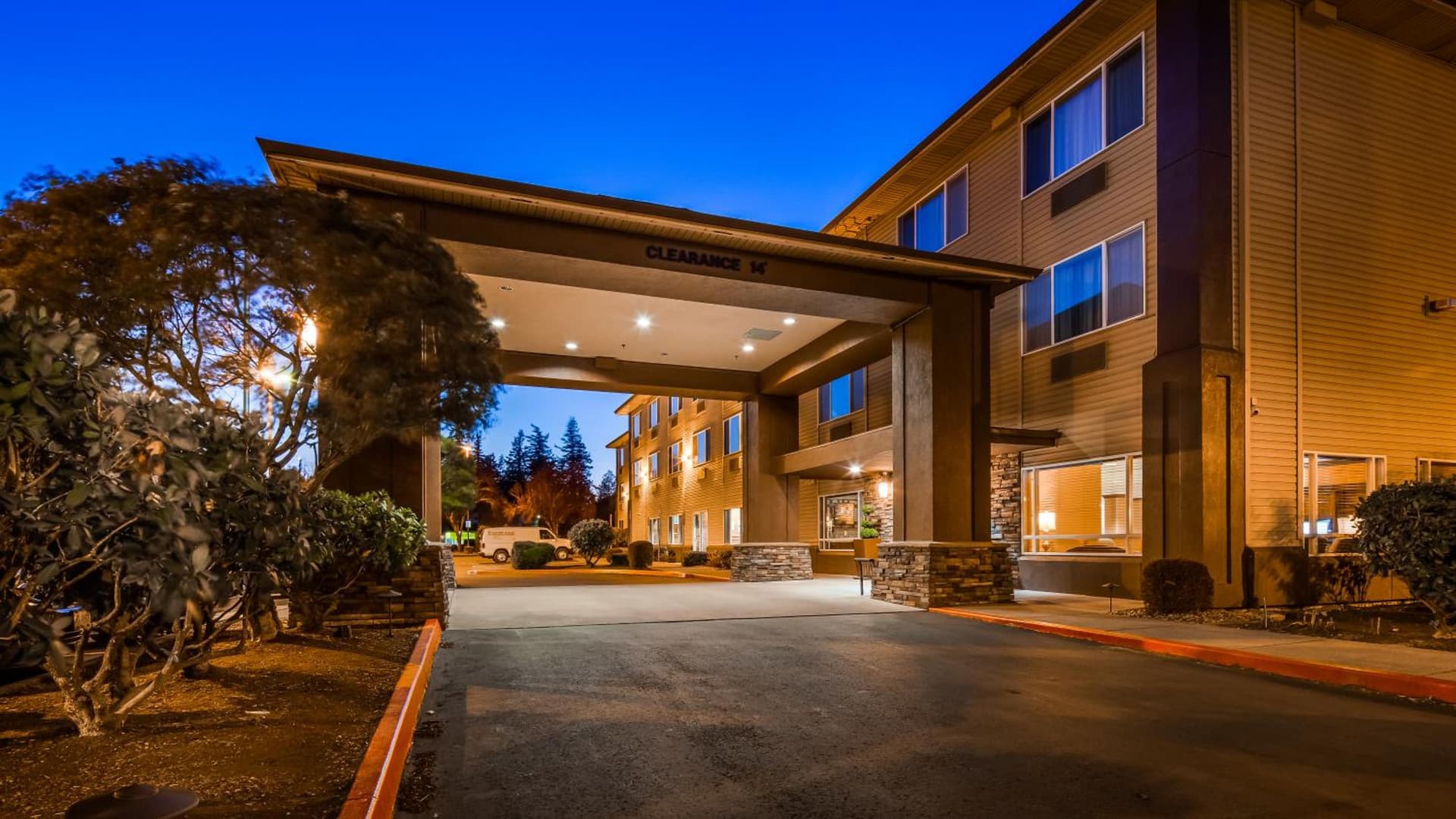 Best Western Cascade Inn & Suites gallery photo in Troutdale, OR — image 8