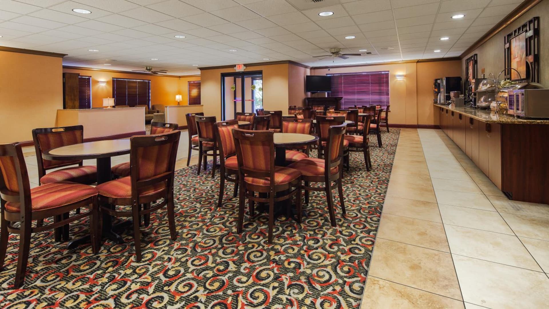 Best Western Cascade Inn & Suites gallery photo in Troutdale, OR — image 38