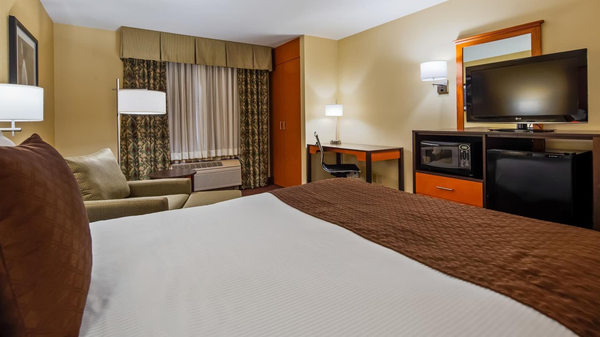 Best Western Cascade Inn & Suites gallery photo in Troutdale, OR — image 32