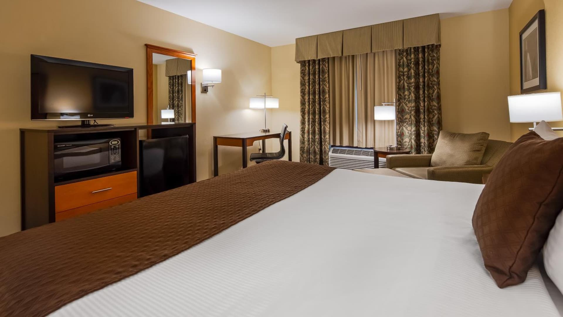 Best Western Cascade Inn & Suites gallery photo in Troutdale, OR — image 46