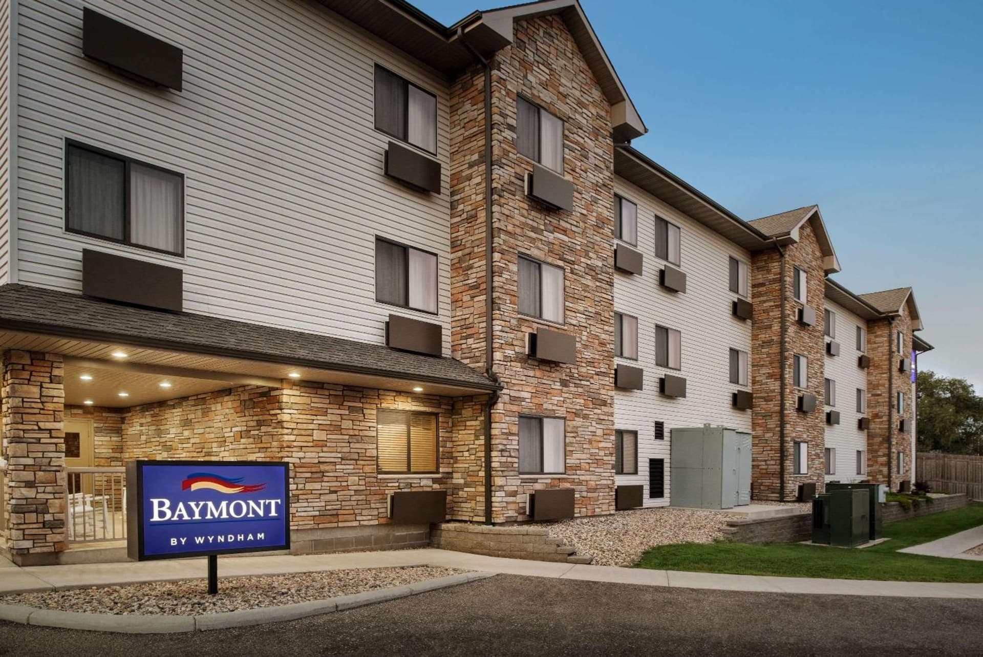 Baymont by Wyndham Glenwood interior in Glenwood, MN — gallery photo 2
