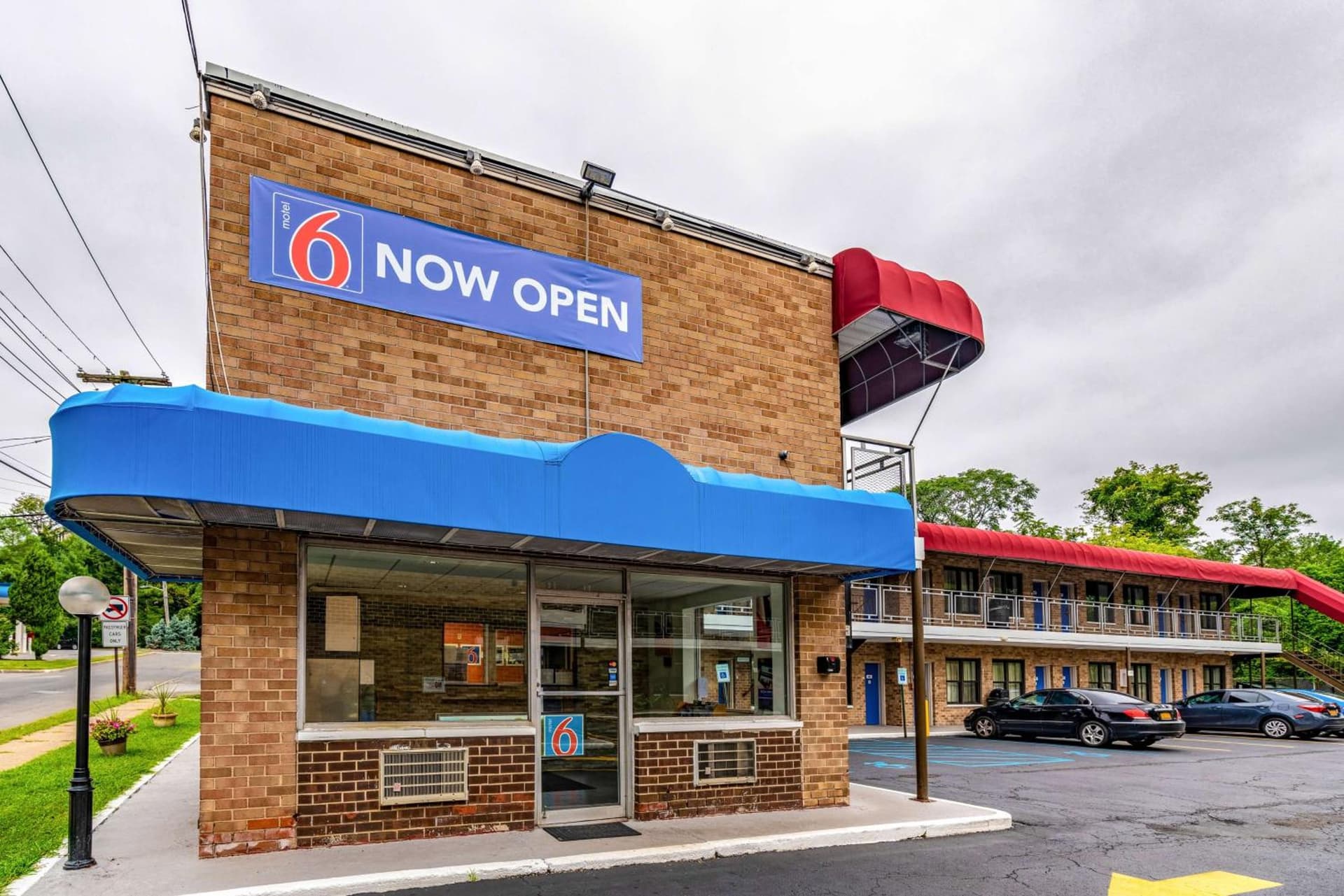 Motel 6-Elmsford, NY - White Plains featured exterior or lobby in Elmsford, NY — similar hotel