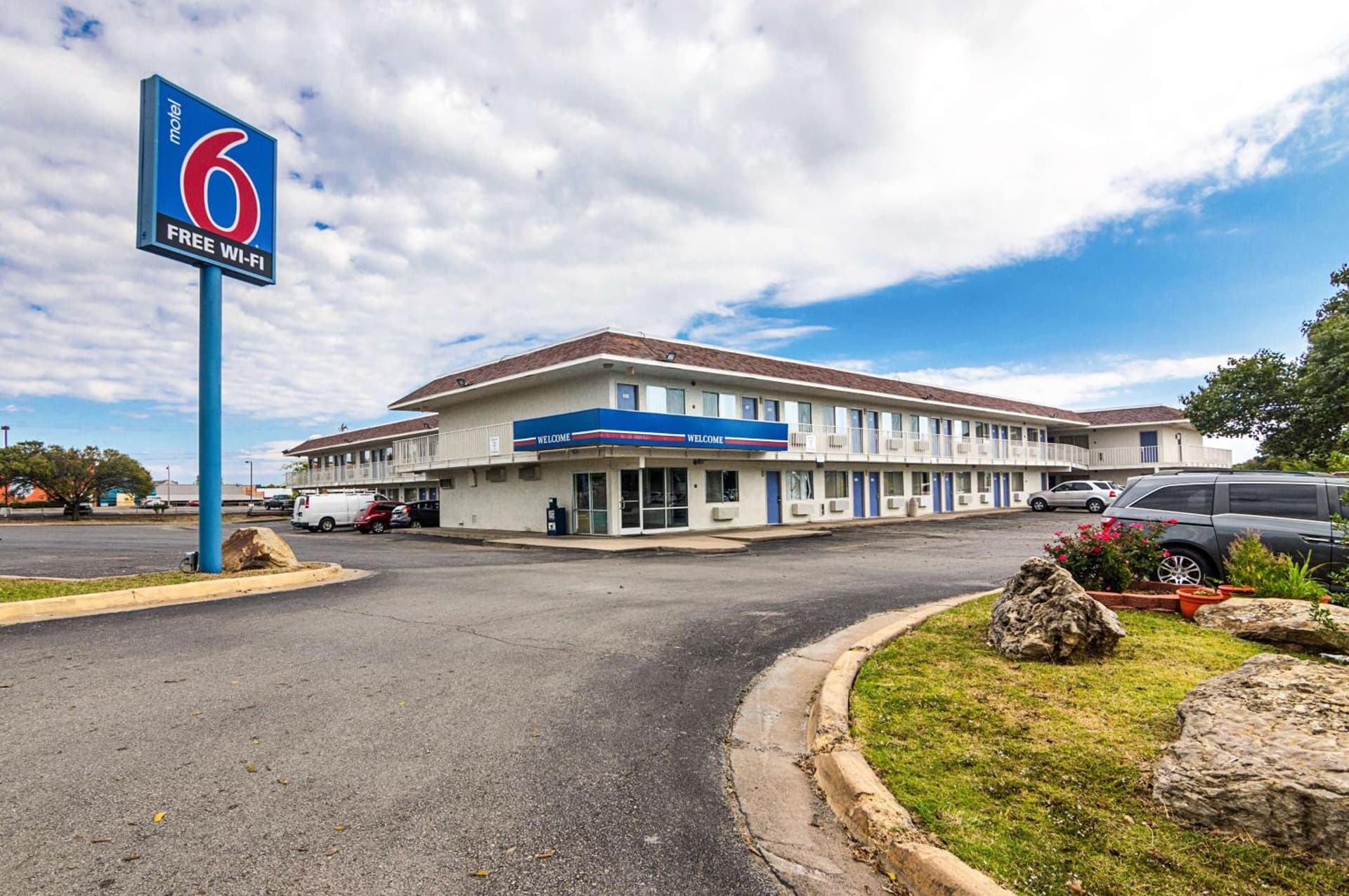 Motel 6-Ardmore, OK featured exterior or lobby in Ardmore, OK — similar hotel