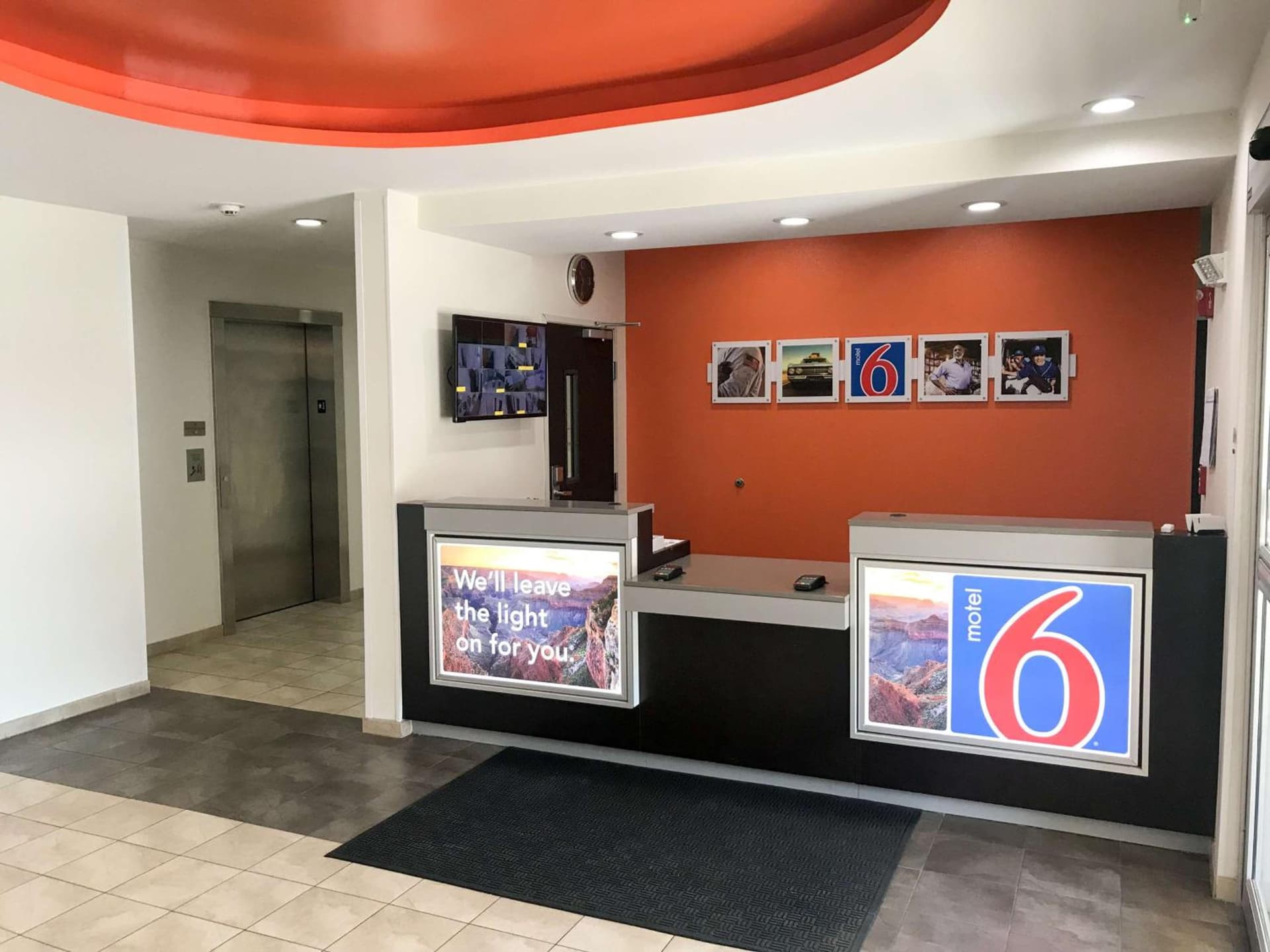 Motel 6-Tulsa, OK interior in Catoosa, OK — gallery photo 2