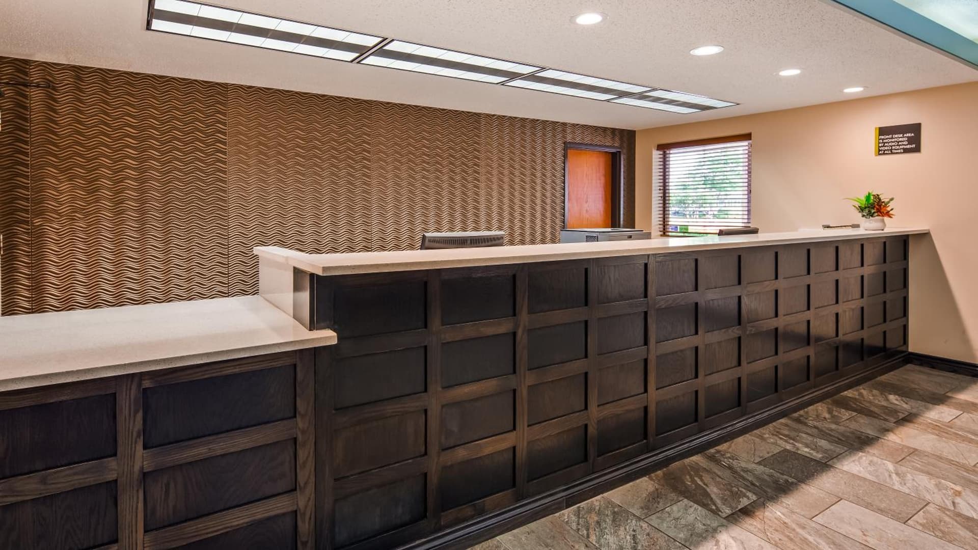 Best Western Warren Hotel interior in Warren, MI — gallery photo 2