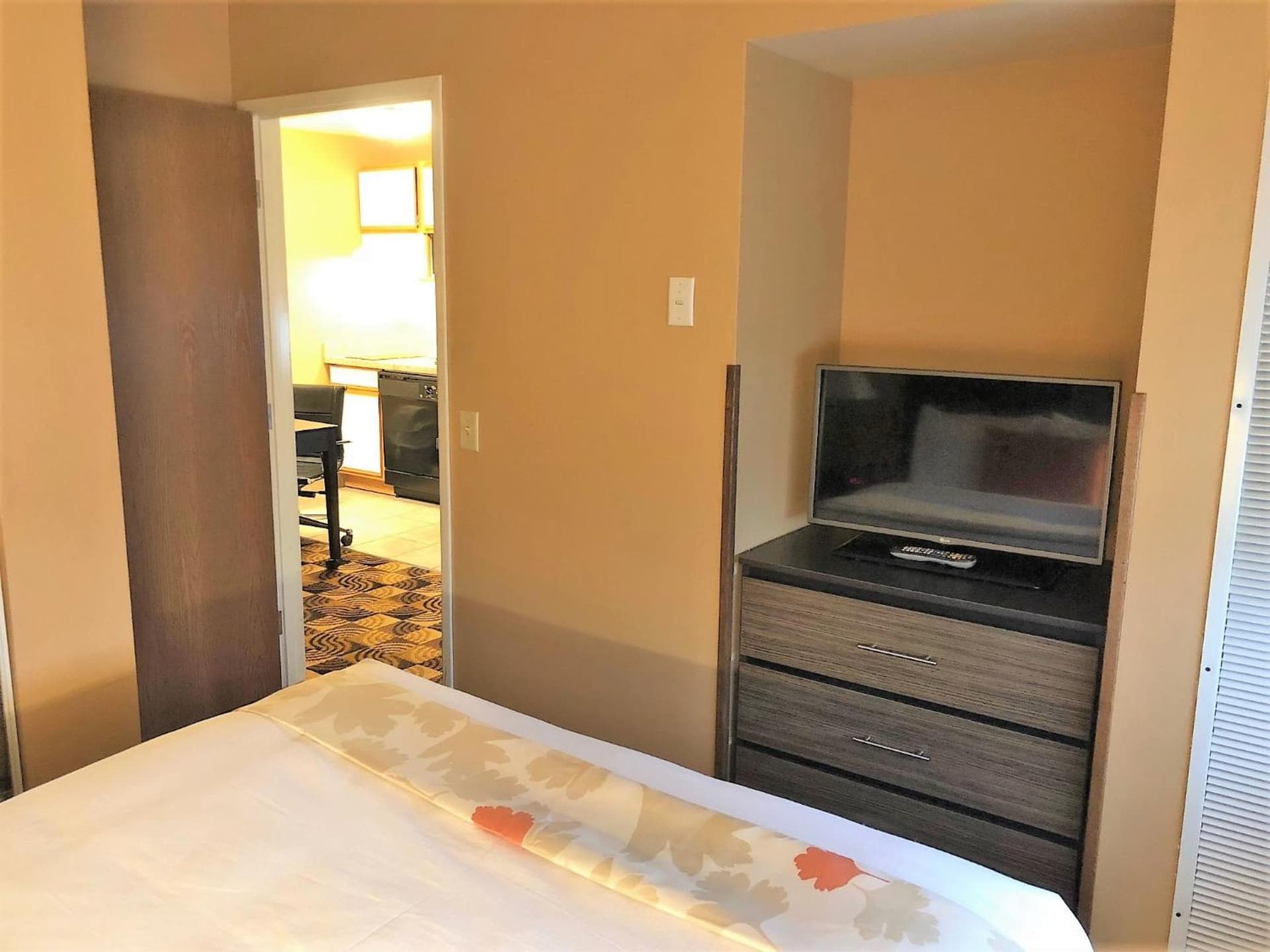 Hawthorn Extended Stay by Wyndham Milwaukee Airport gallery photo in Milwaukee, WI — image 23
