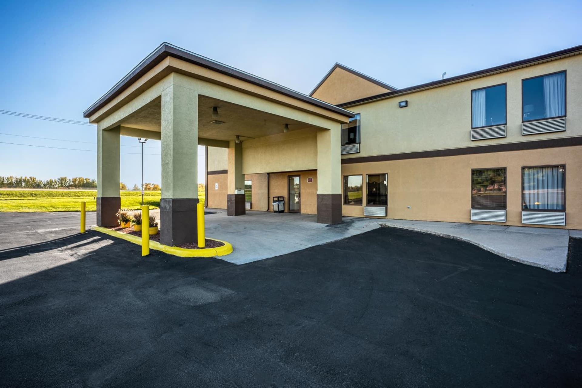Super 8 by Wyndham Galesburg featured exterior or lobby in Galesburg, IL — similar hotel