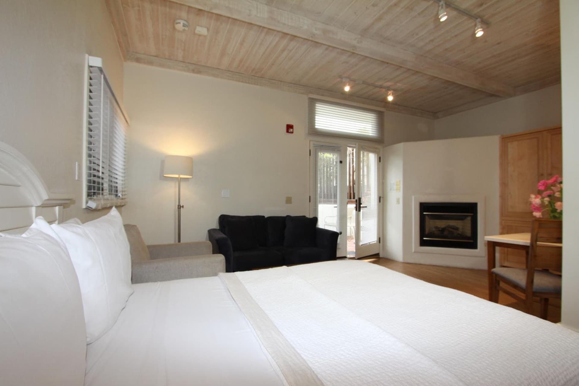 Lobos Lodge gallery photo in Carmel — image 47
