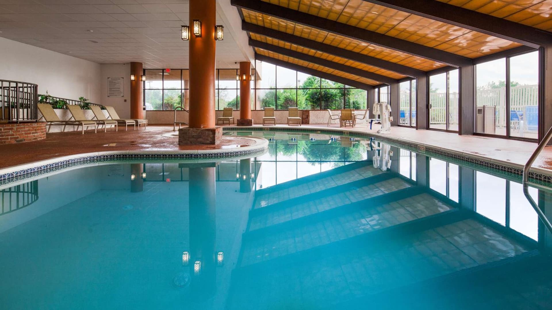 Best Western Royal Plaza Hotel and Trade Center property views in Marlborough, MA — gallery photo 3