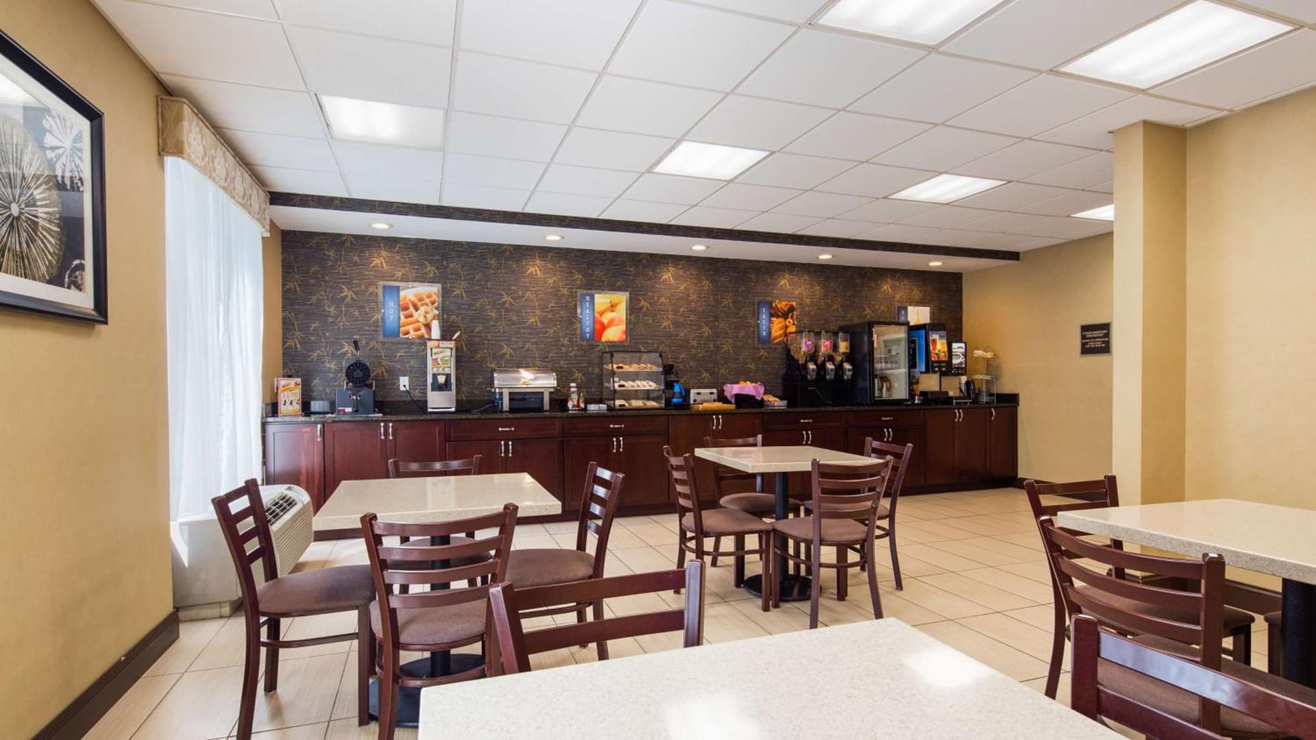 Best Western Springfield West Inn property views in West Springfield — gallery photo 3
