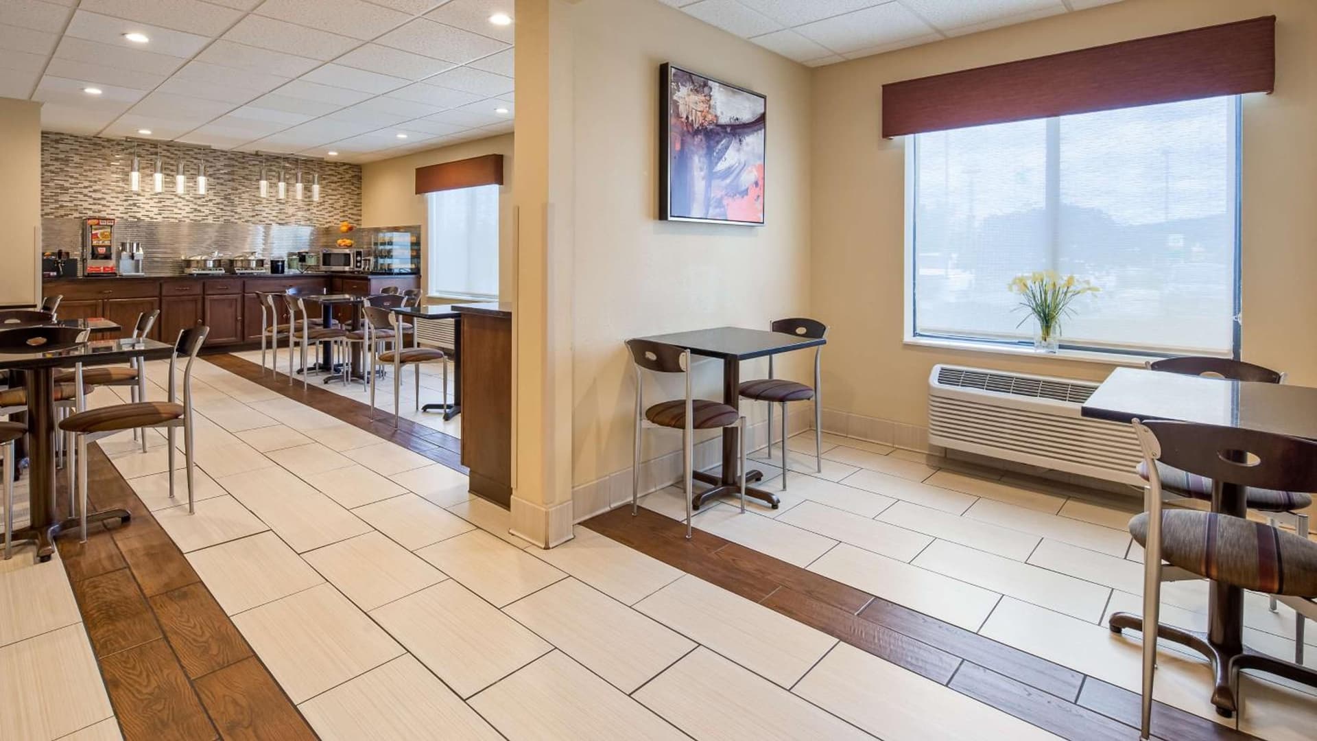 Best Western B R Guest interior in Zanesville, OH — gallery photo 2