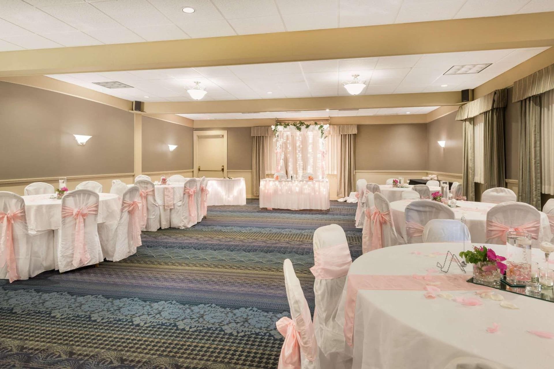 Ramada Plaza by Wyndham Portland gallery photo in Portland, ME — image 51